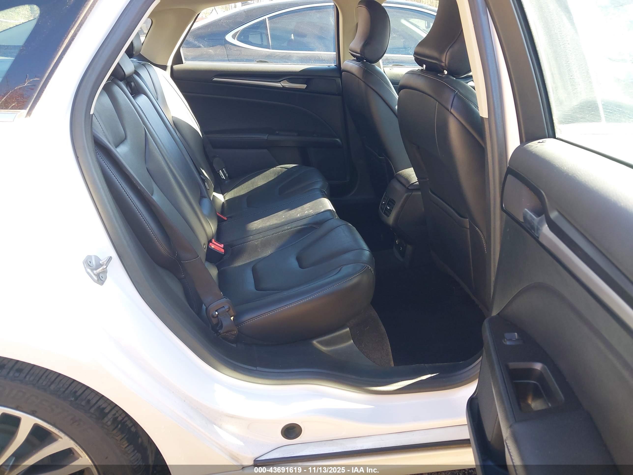 FORD FUSION image 8
