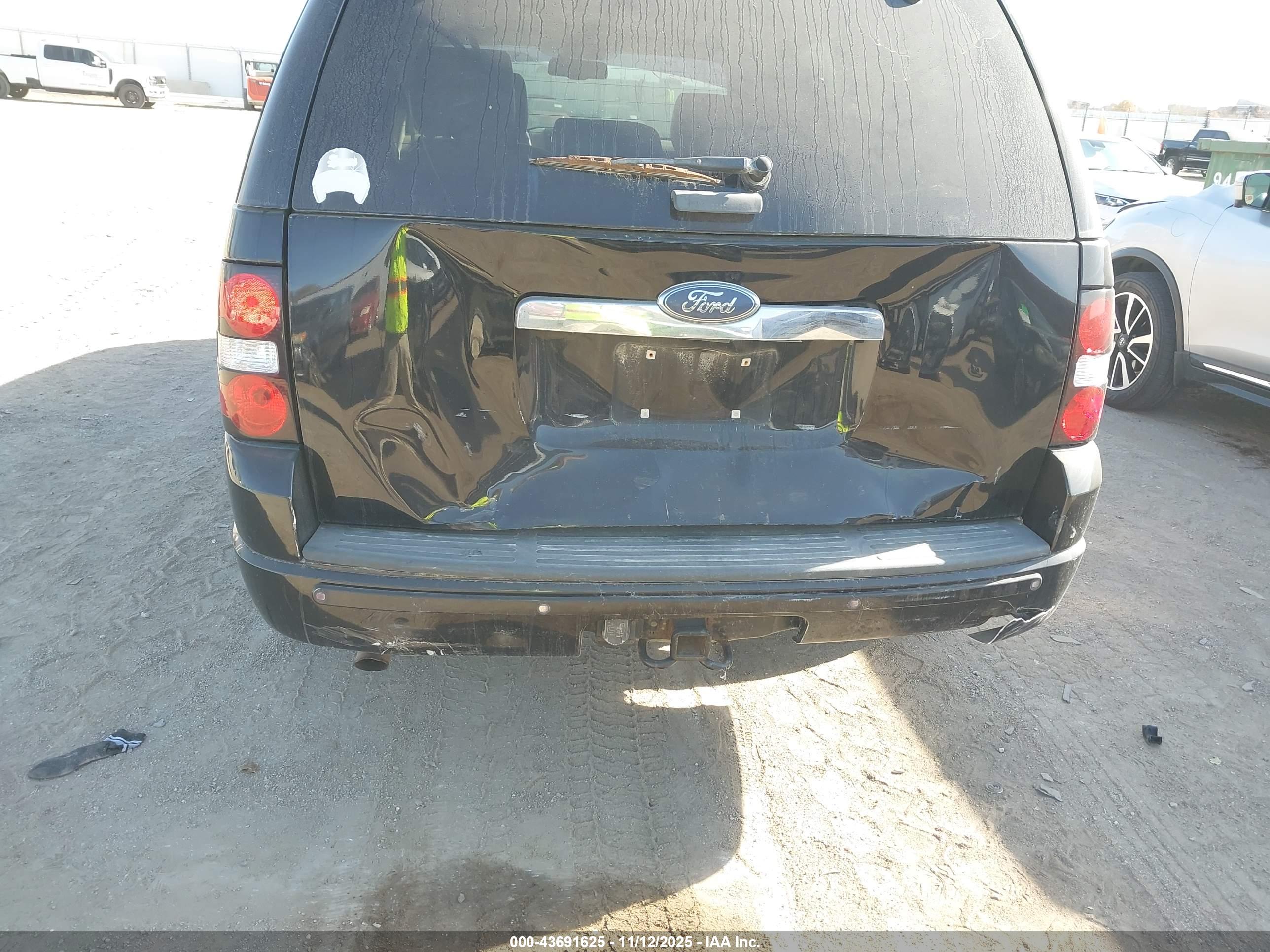 FORD EXPLORER image 6