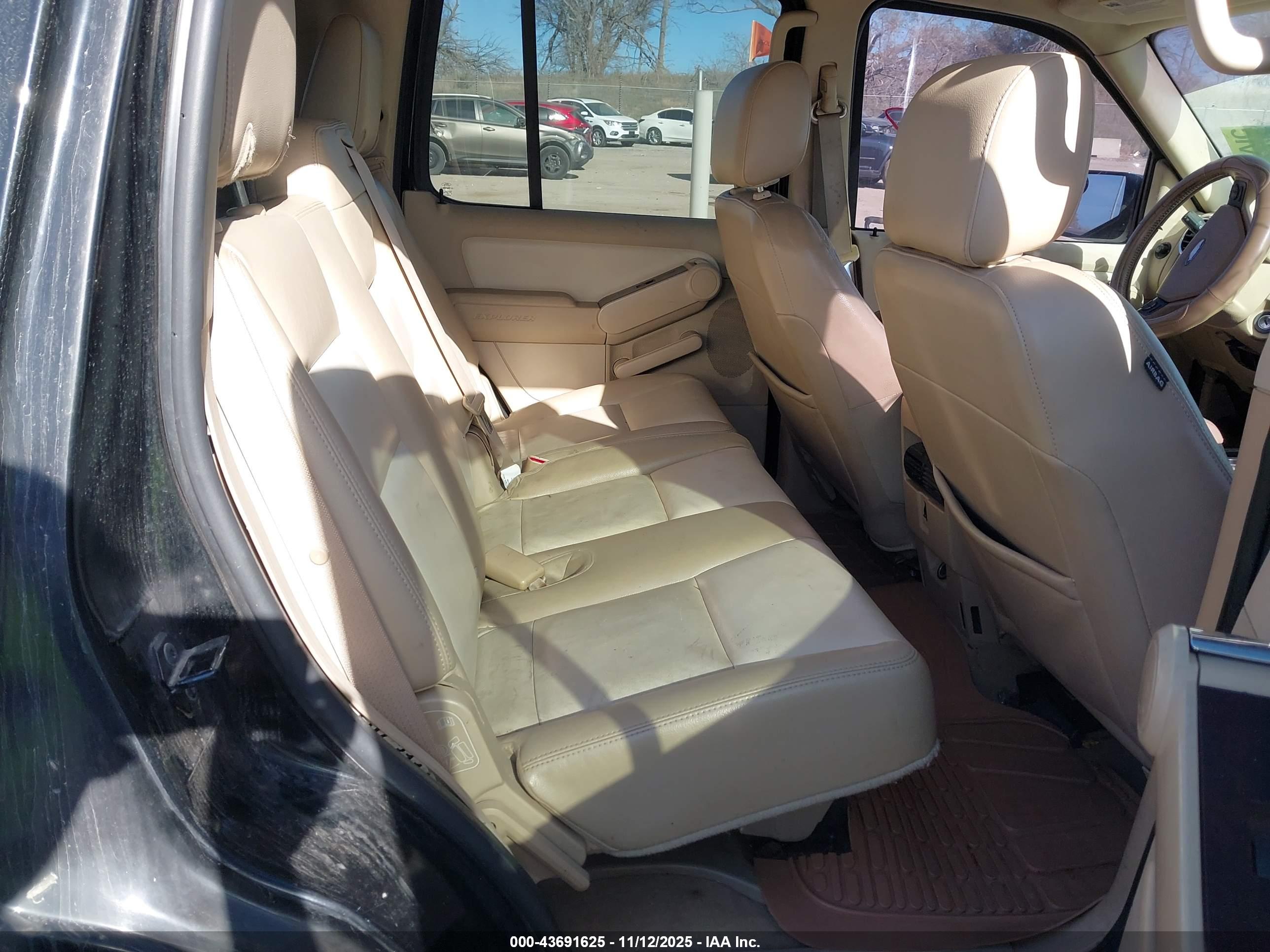 FORD EXPLORER image 8