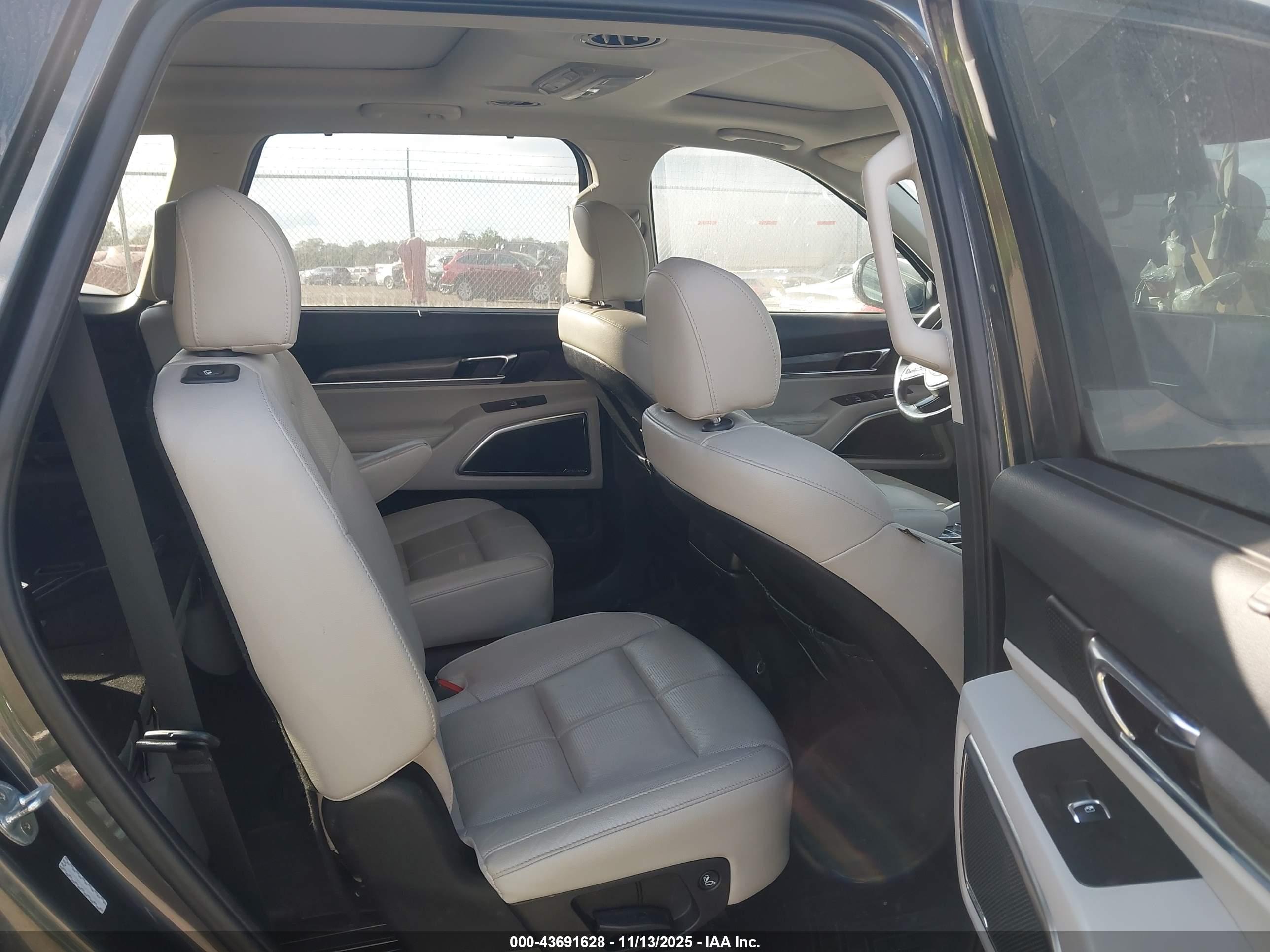 KIA TELLURIDE image 8