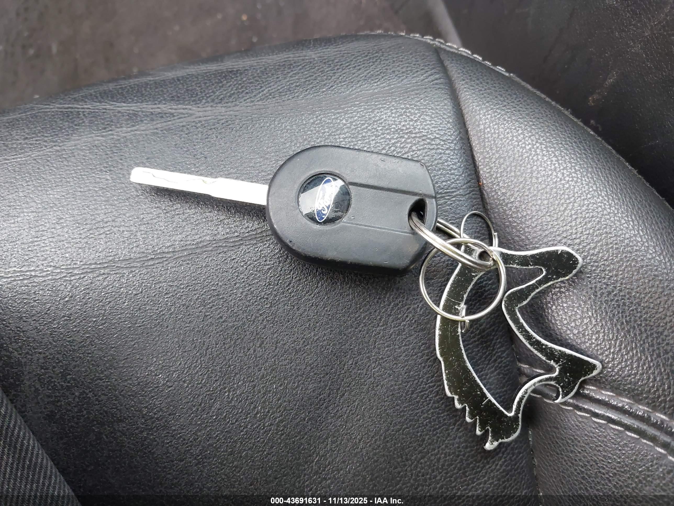 FORD ESCAPE image 11