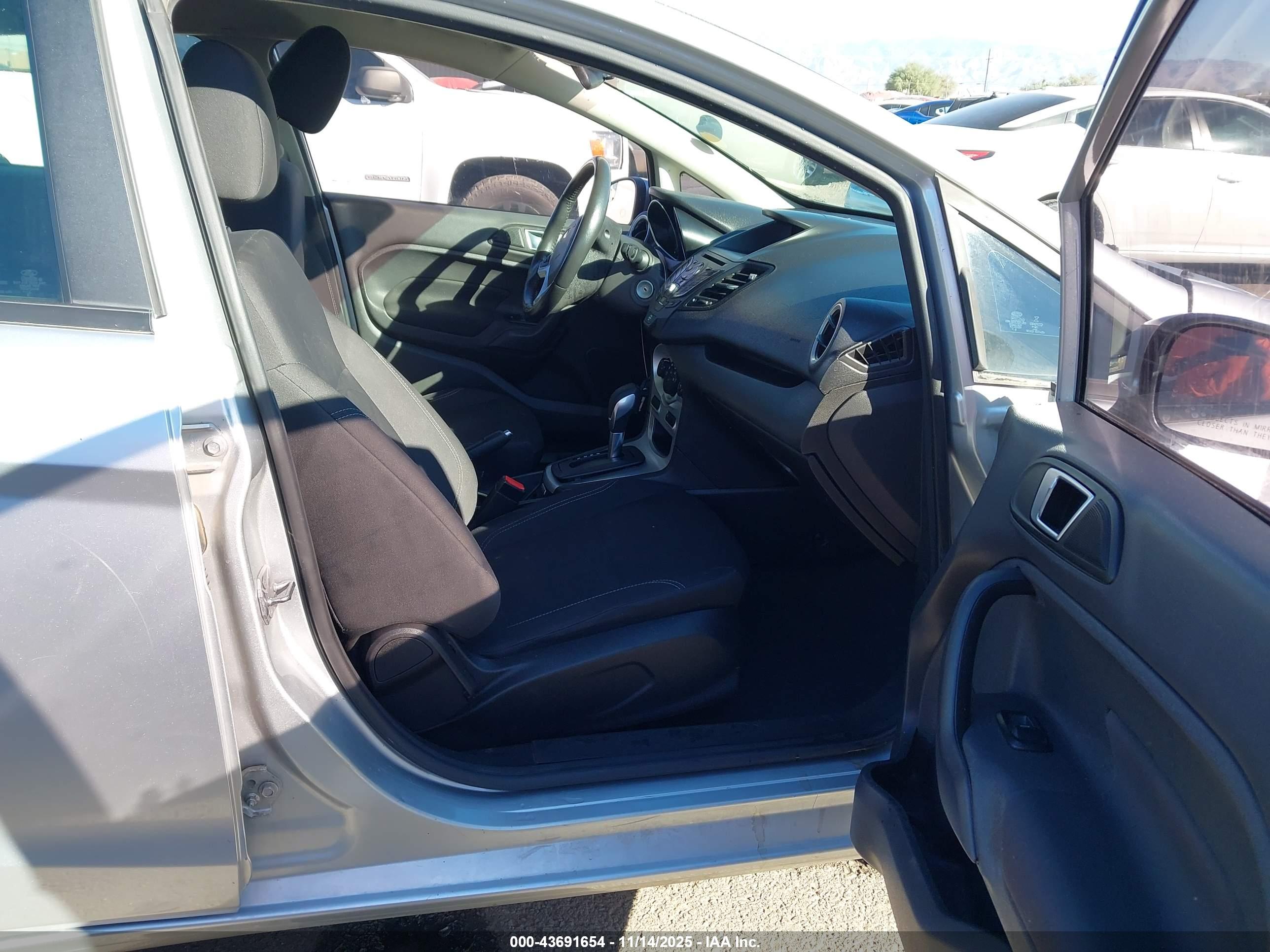 FORD FIESTA image 5