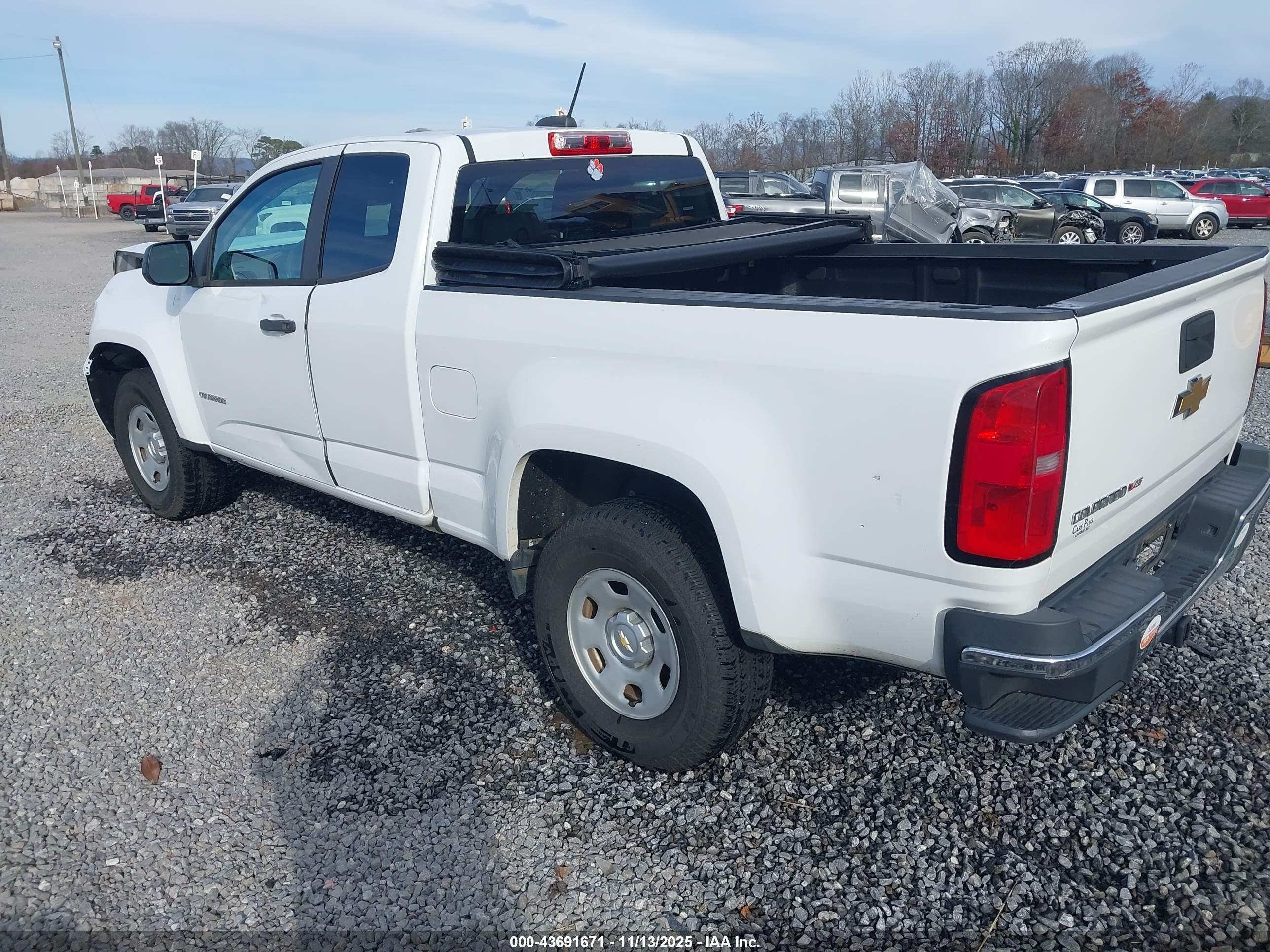 CHEVROLET COLORADO image 3