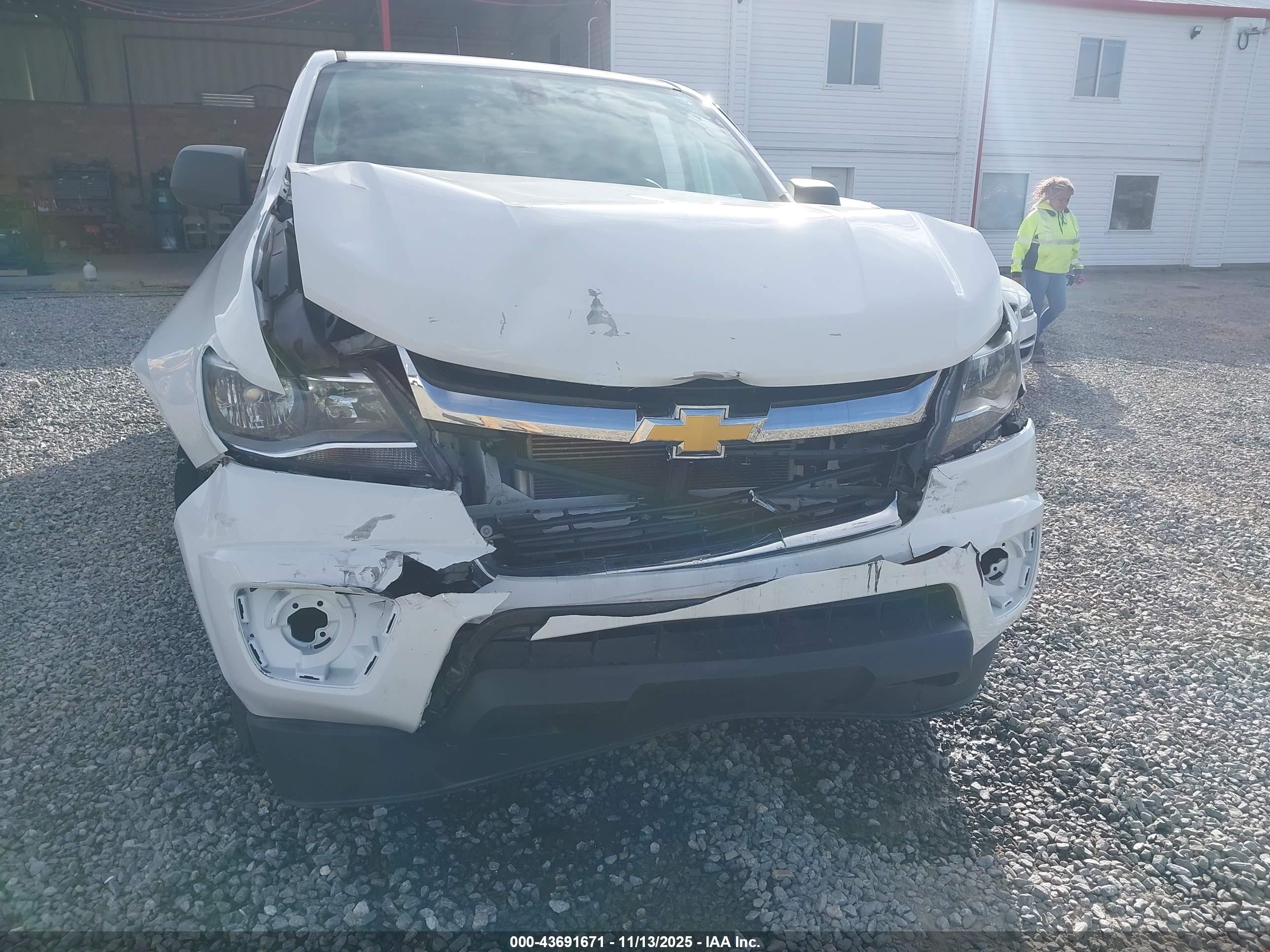 CHEVROLET COLORADO image 6