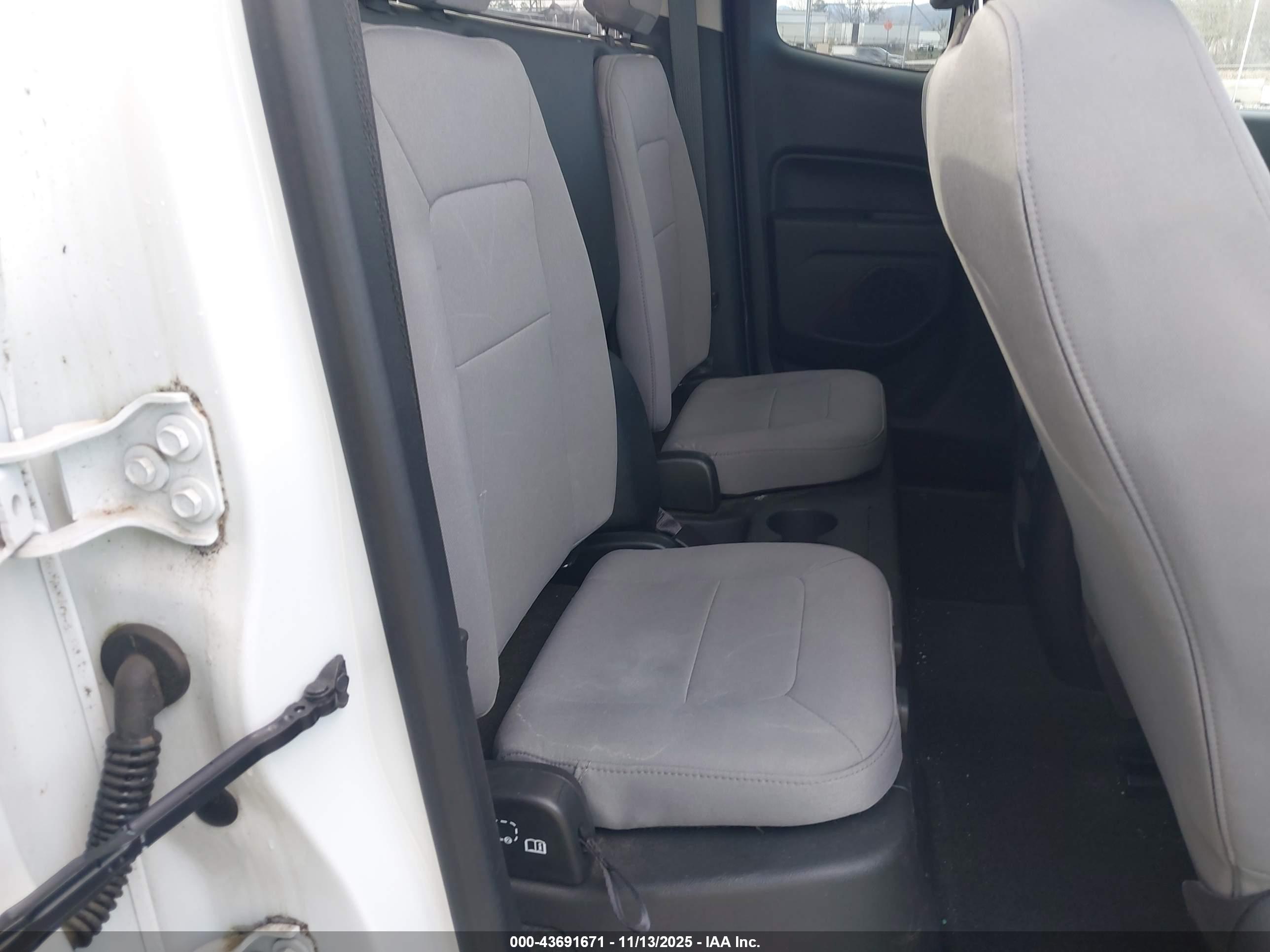 CHEVROLET COLORADO image 8