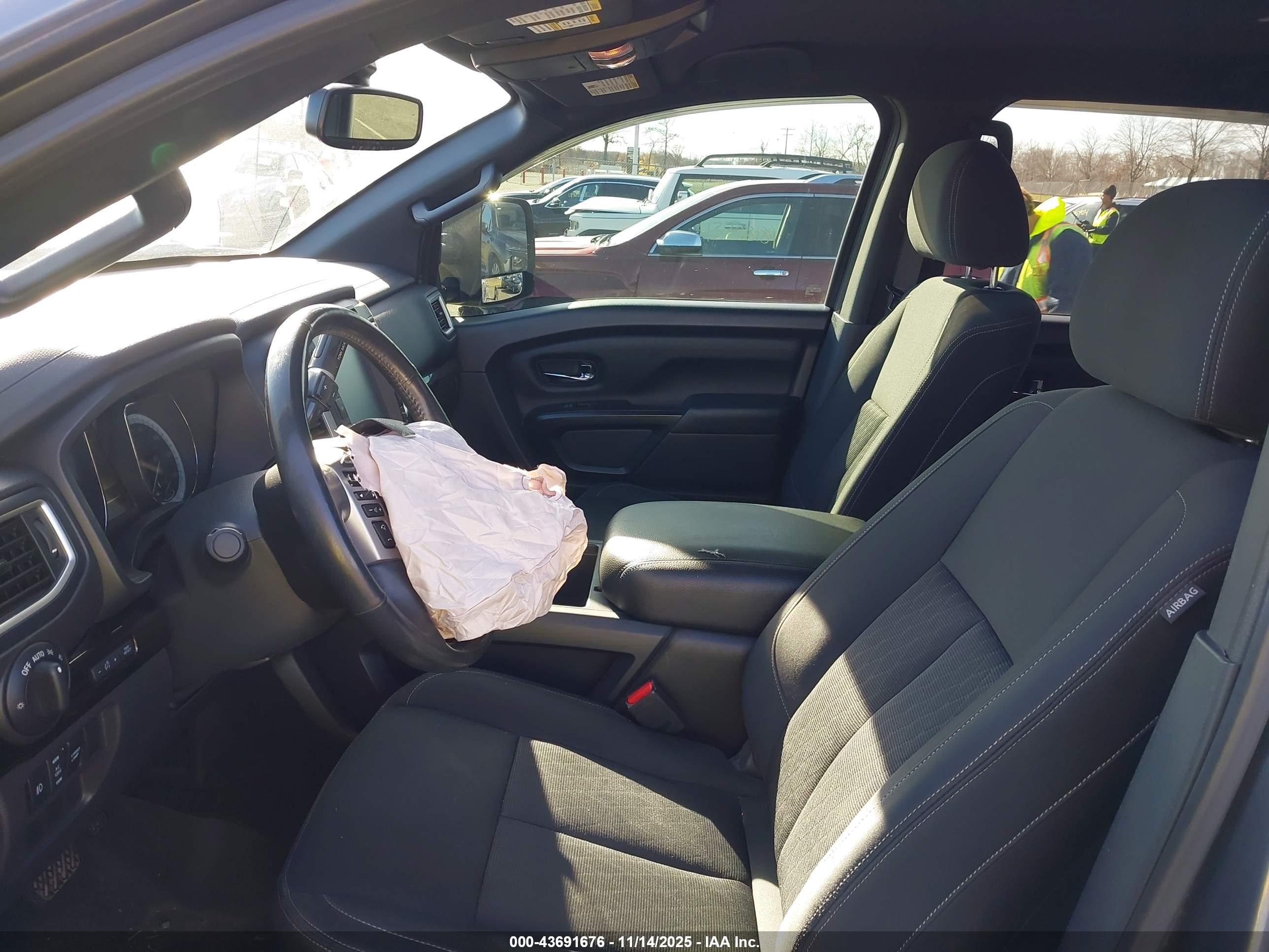NISSAN TITAN image 5