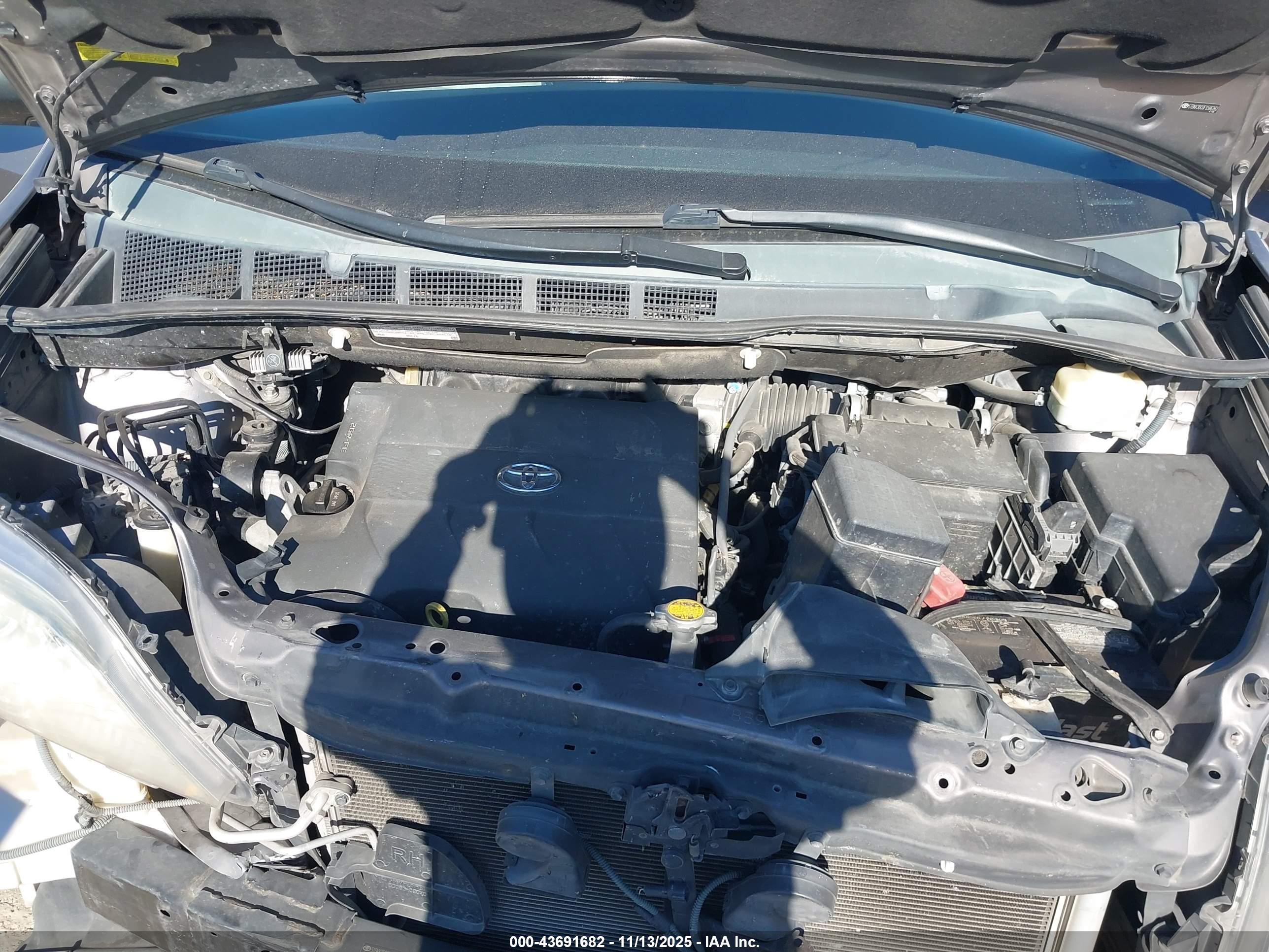 TOYOTA SIENNA image 10