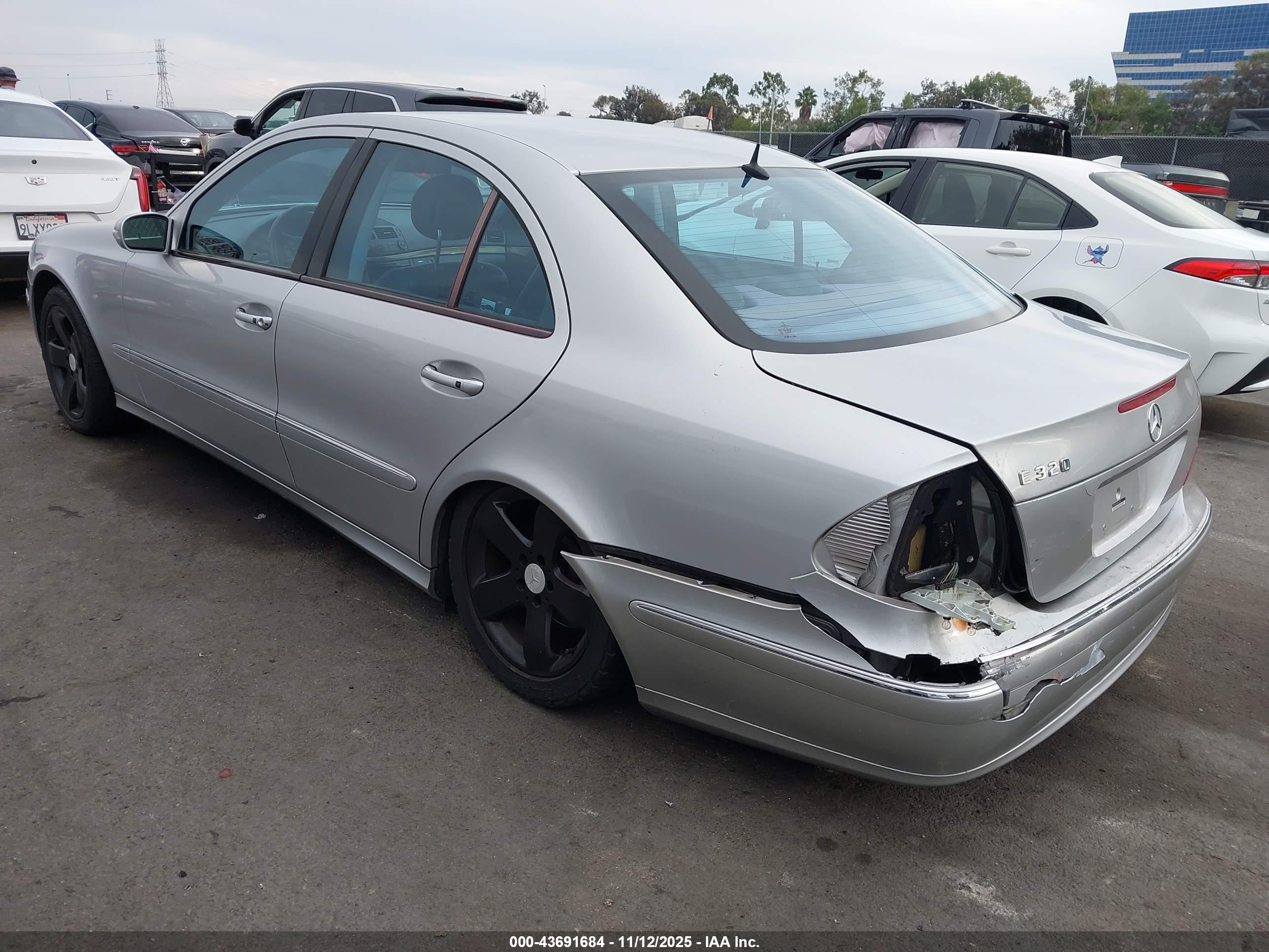 MERCEDES-BENZ E image 3