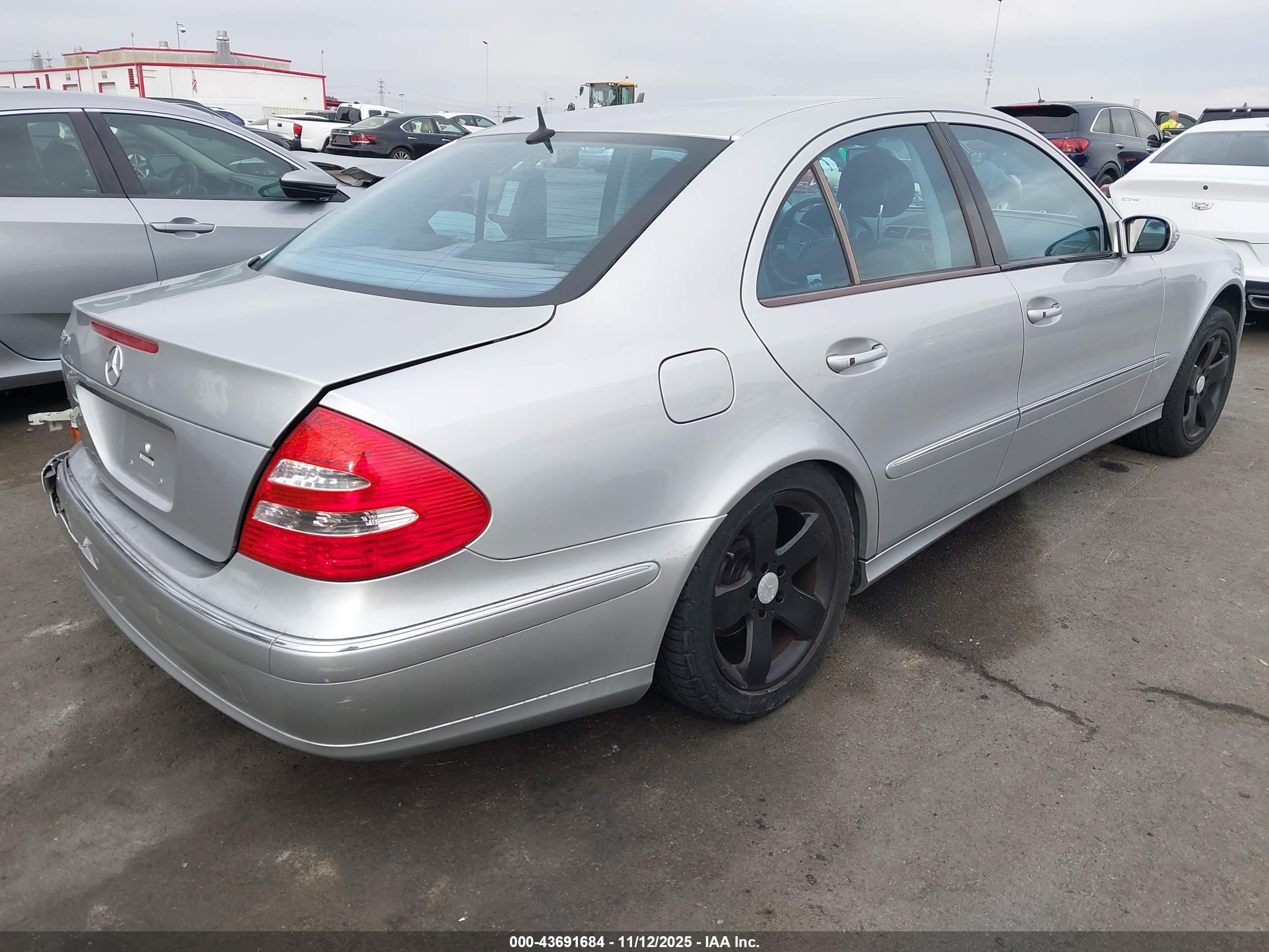 MERCEDES-BENZ E image 4