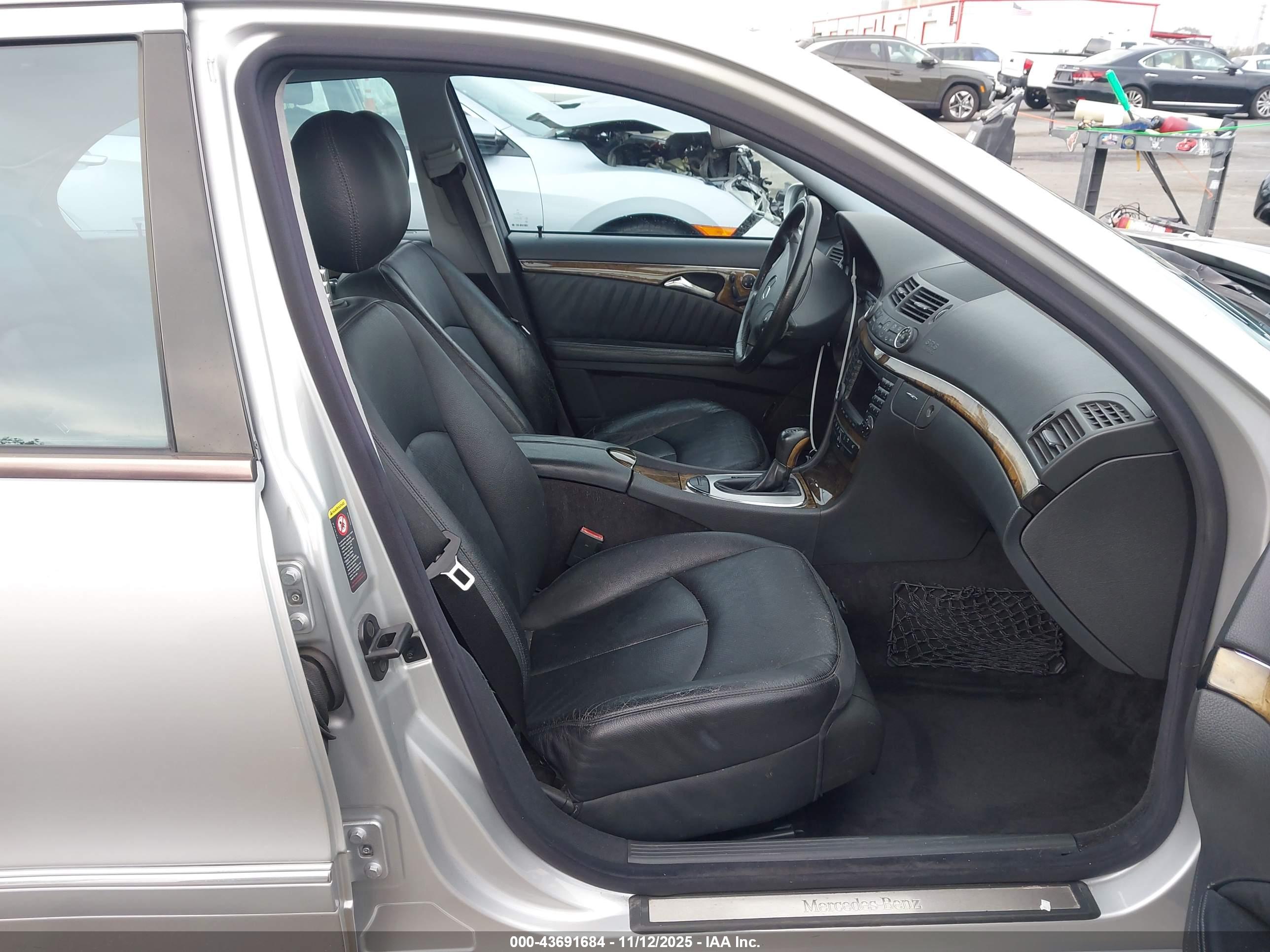 MERCEDES-BENZ E image 5