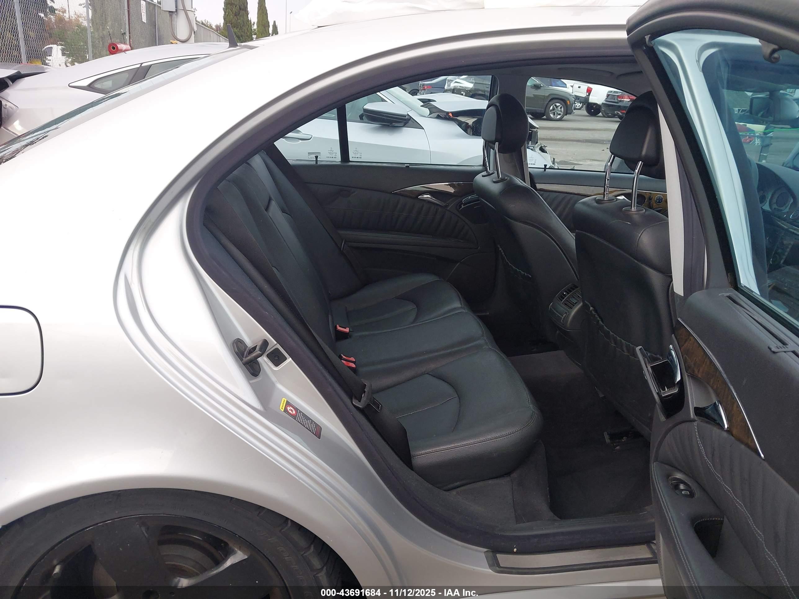 MERCEDES-BENZ E image 8