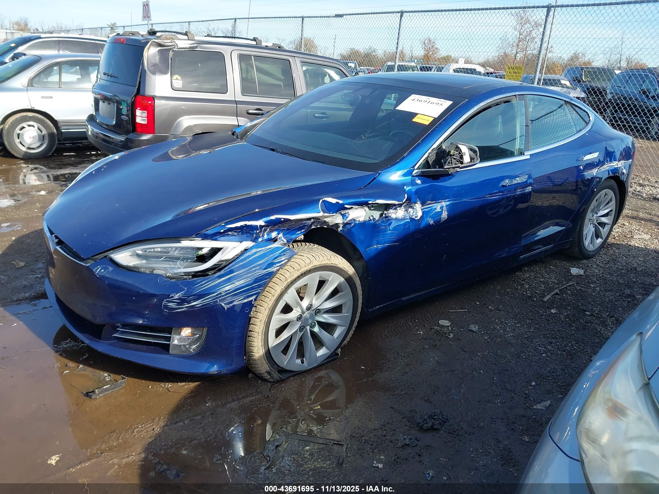 TESLA MODEL image 2