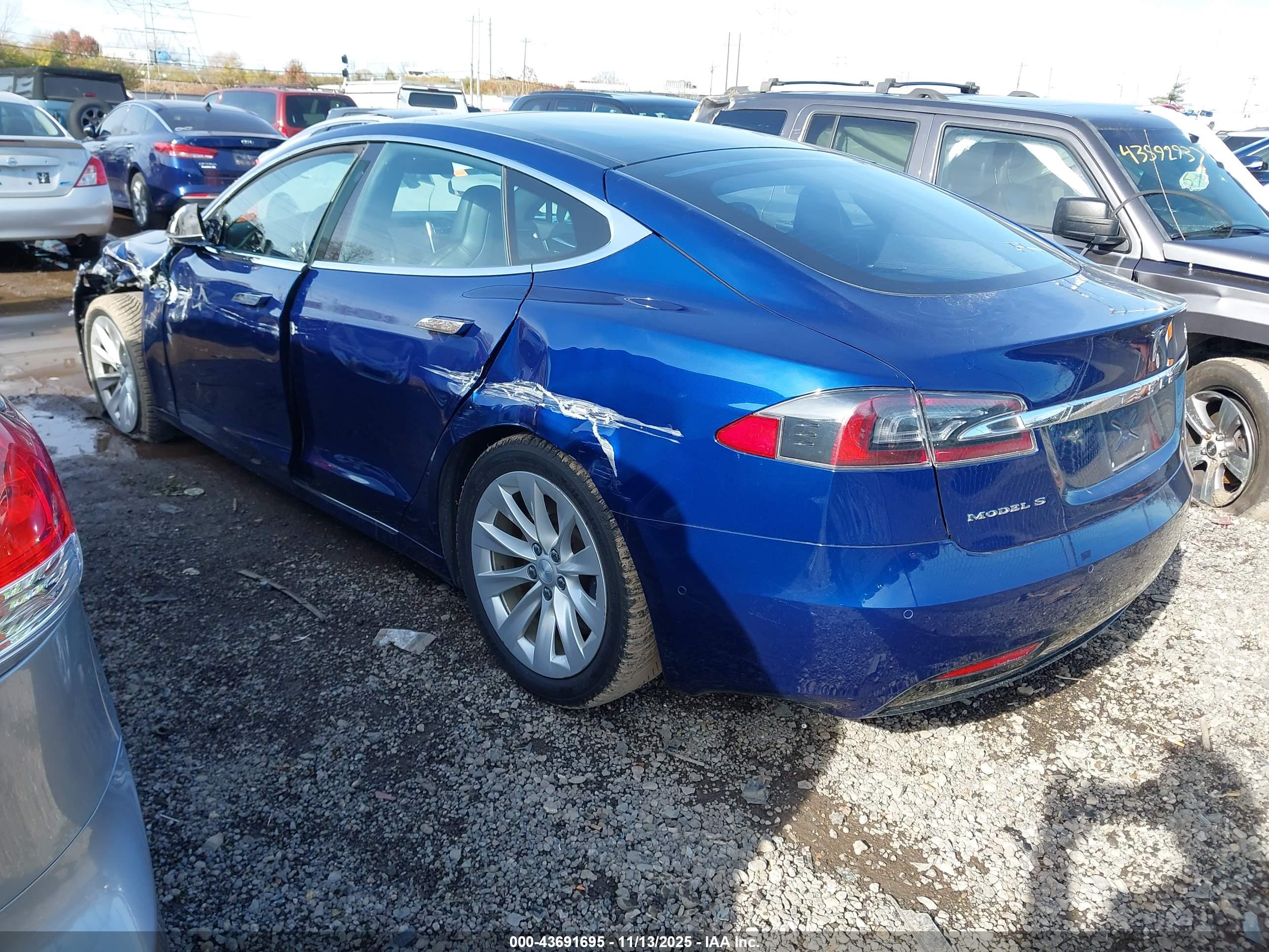 TESLA MODEL image 3