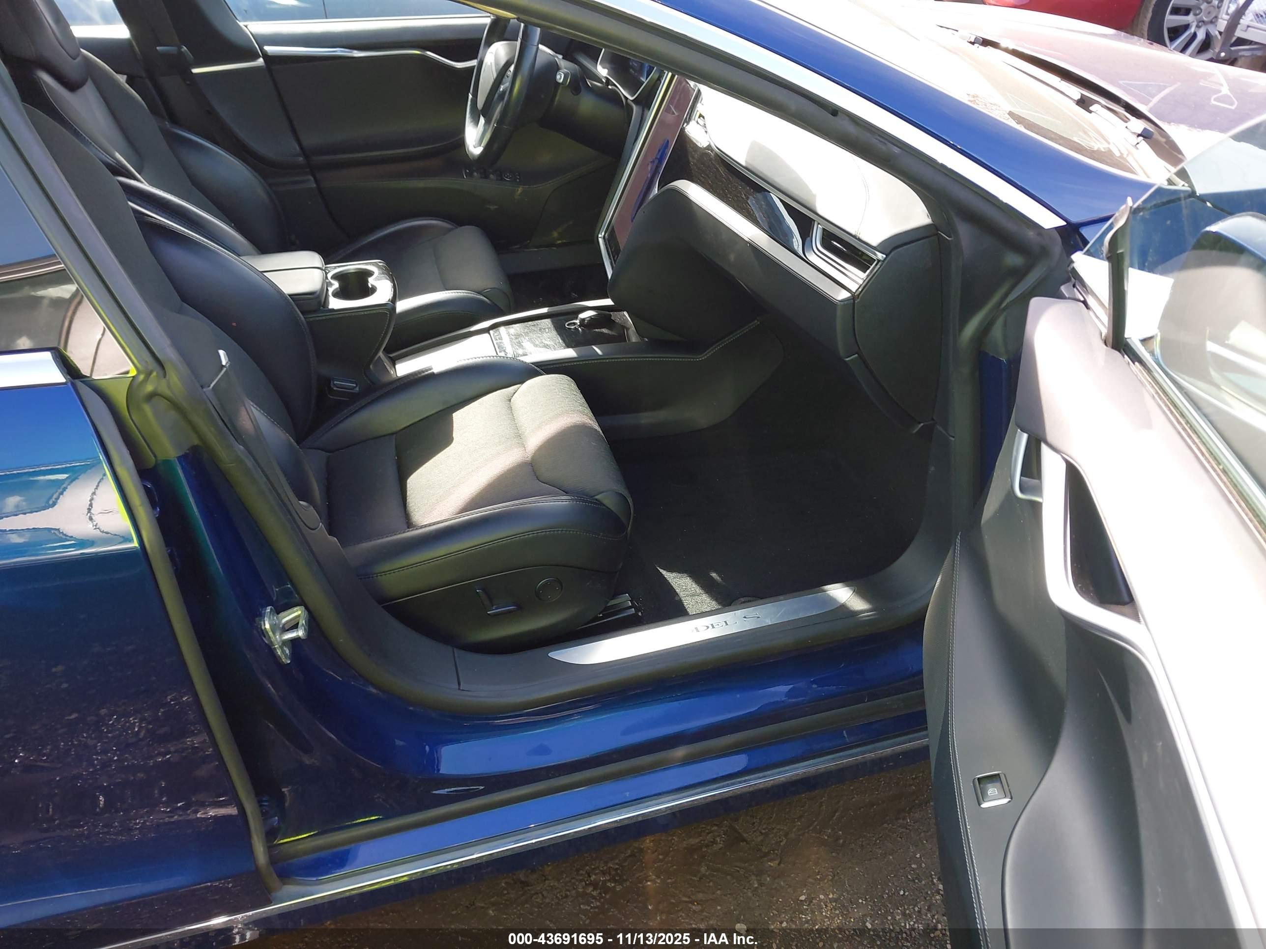 TESLA MODEL image 5