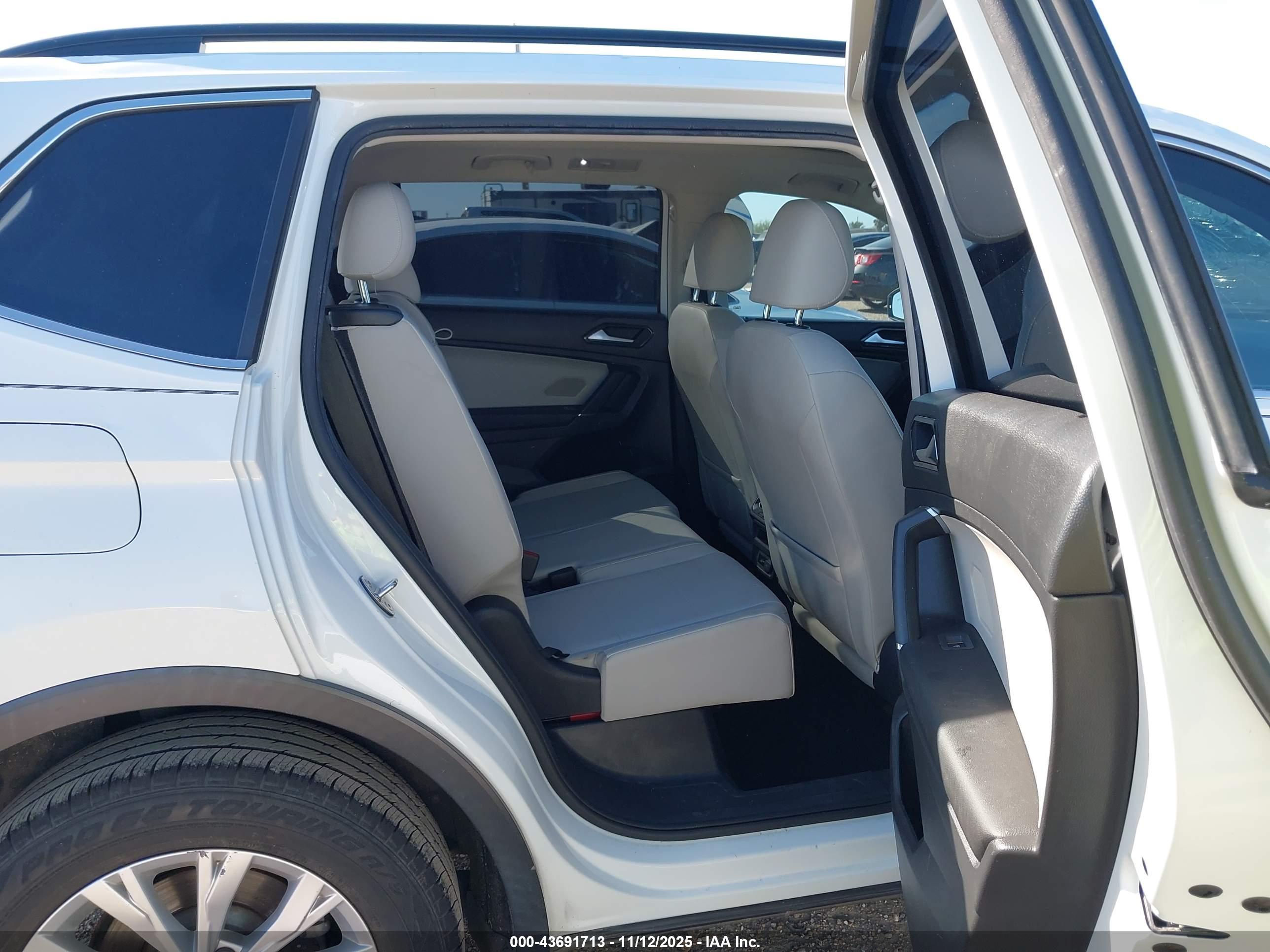 VOLKSWAGEN TIGUAN image 8