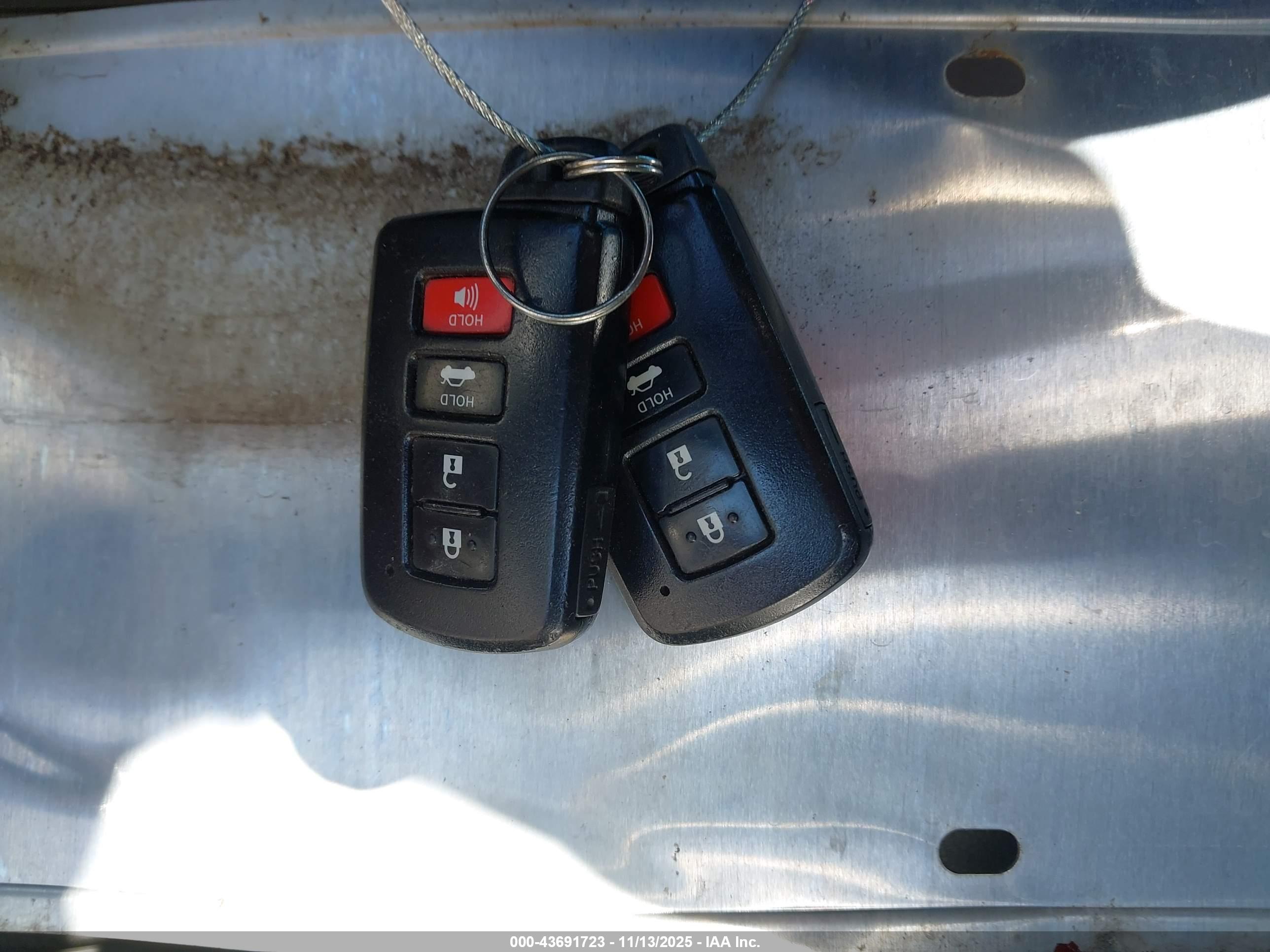 TOYOTA CAMRY image 11