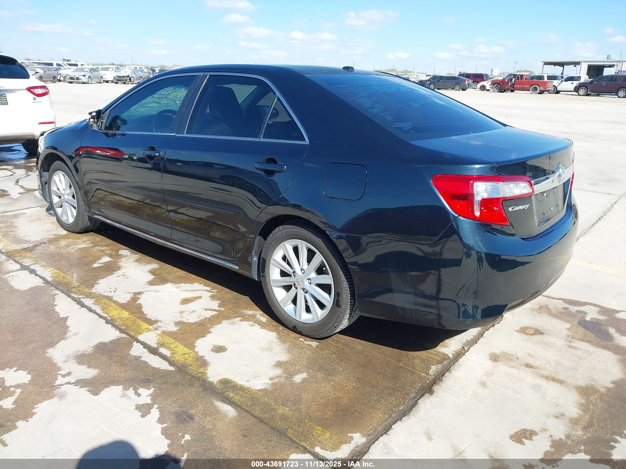 TOYOTA CAMRY image 3