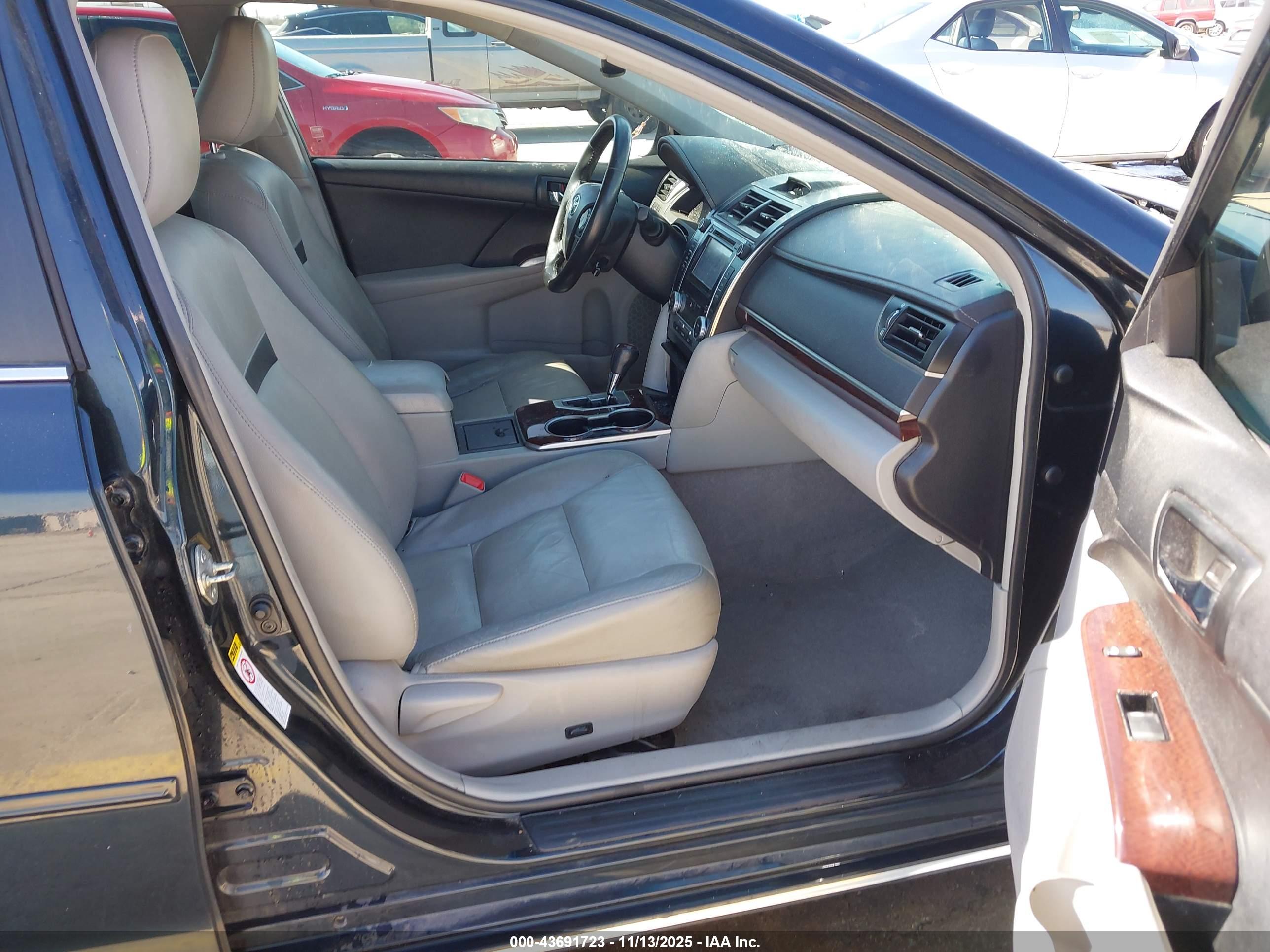 TOYOTA CAMRY image 5