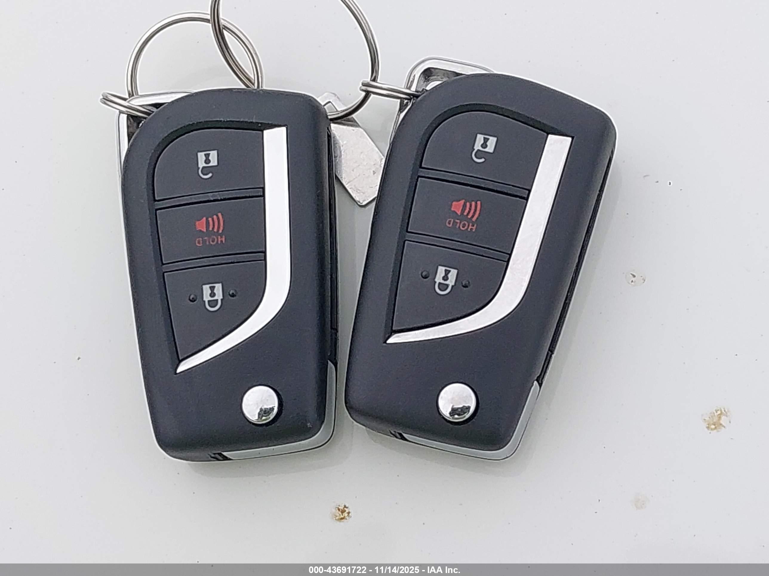 TOYOTA RAV4 image 11