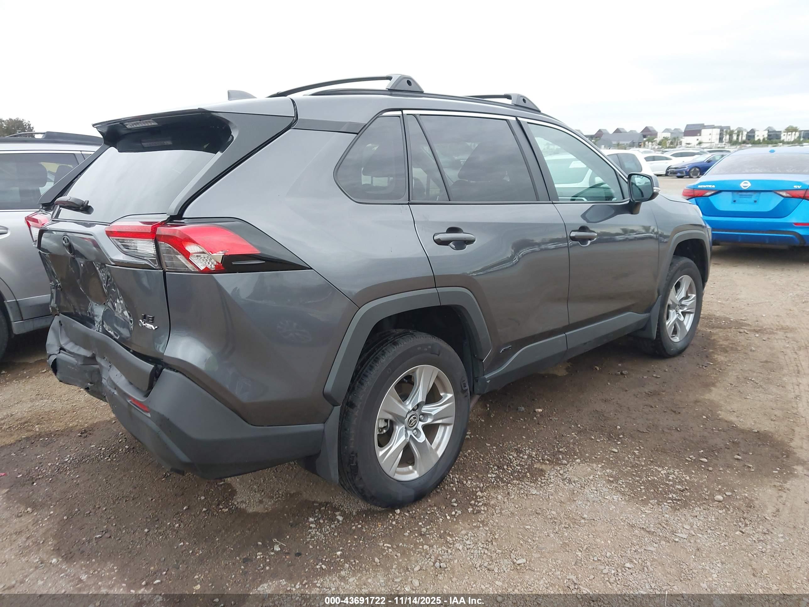 TOYOTA RAV4 image 4