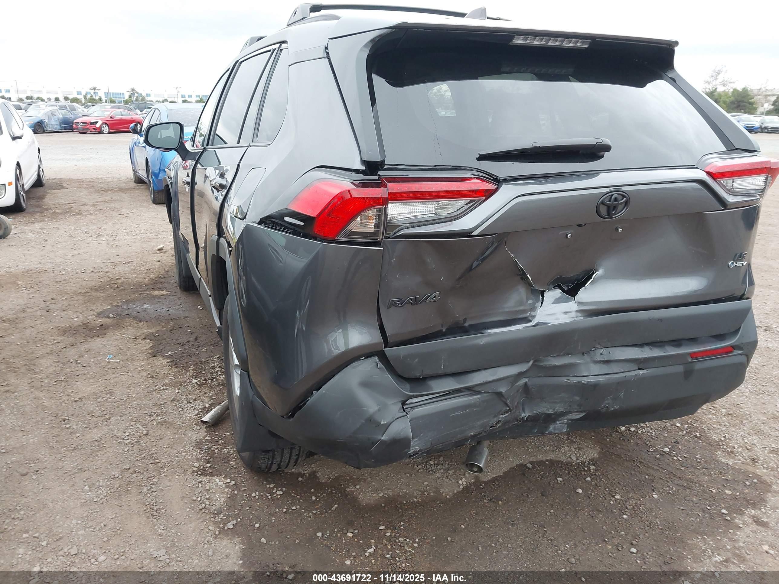TOYOTA RAV4 image 6