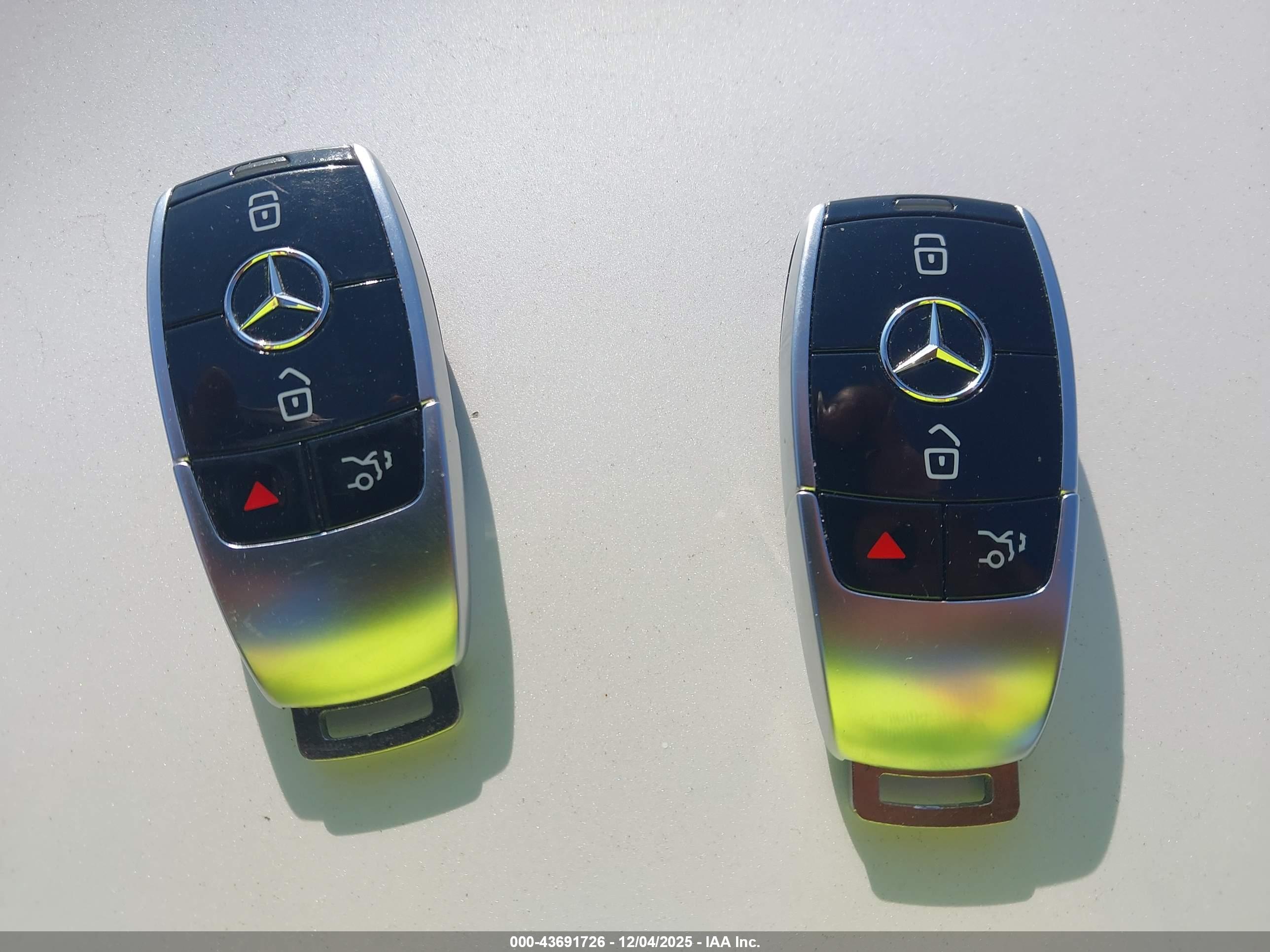 MERCEDES-BENZ E image 11