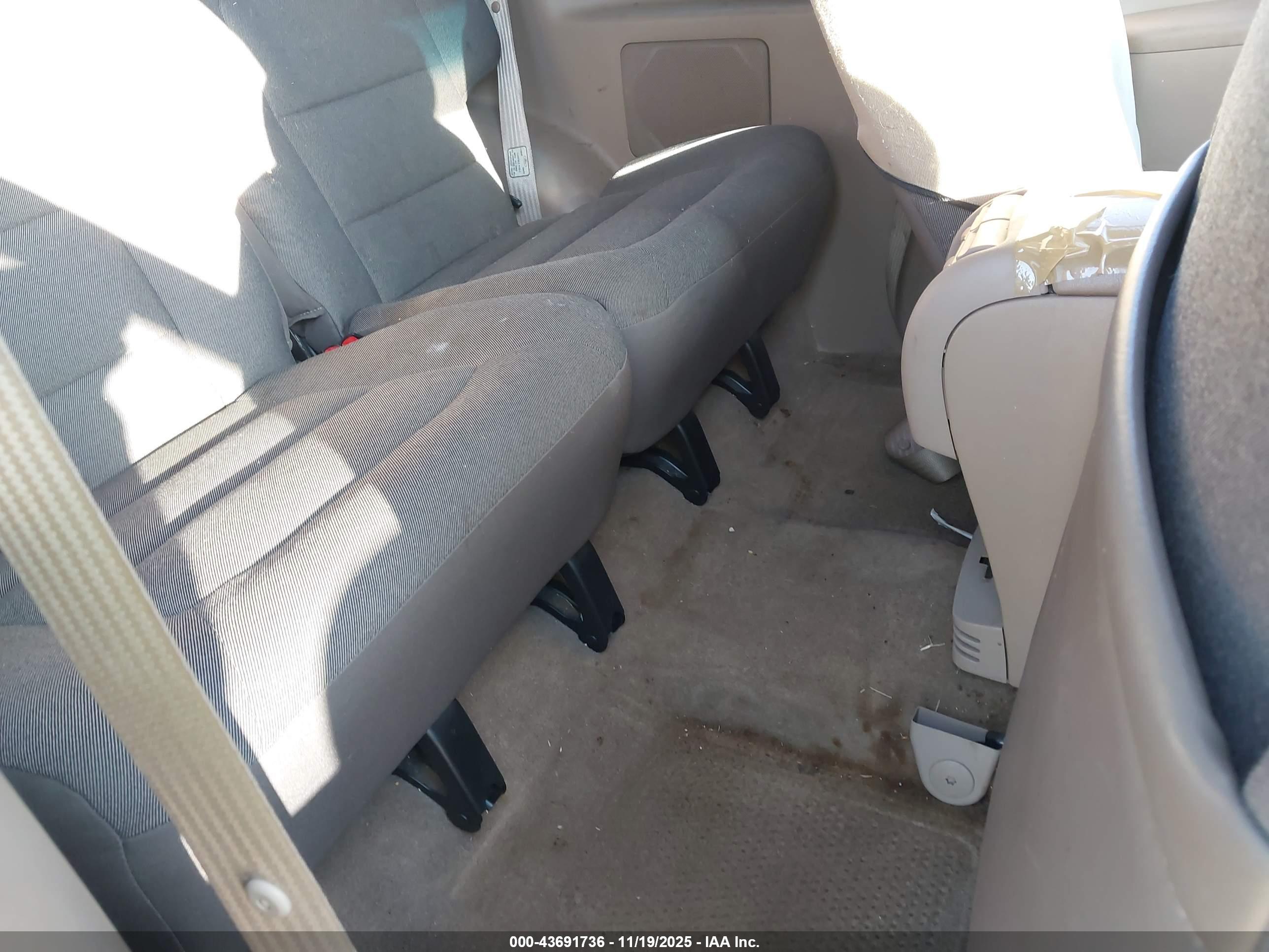 FORD EXPLORER image 8