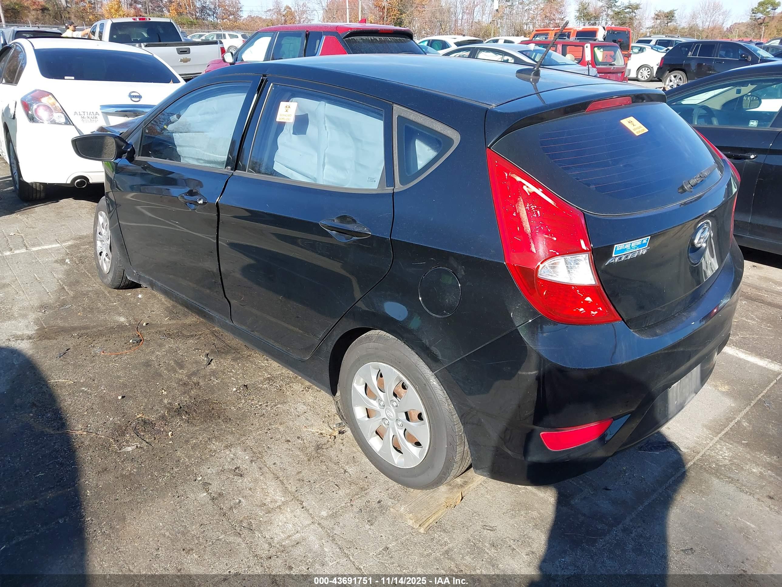 HYUNDAI ACCENT image 3