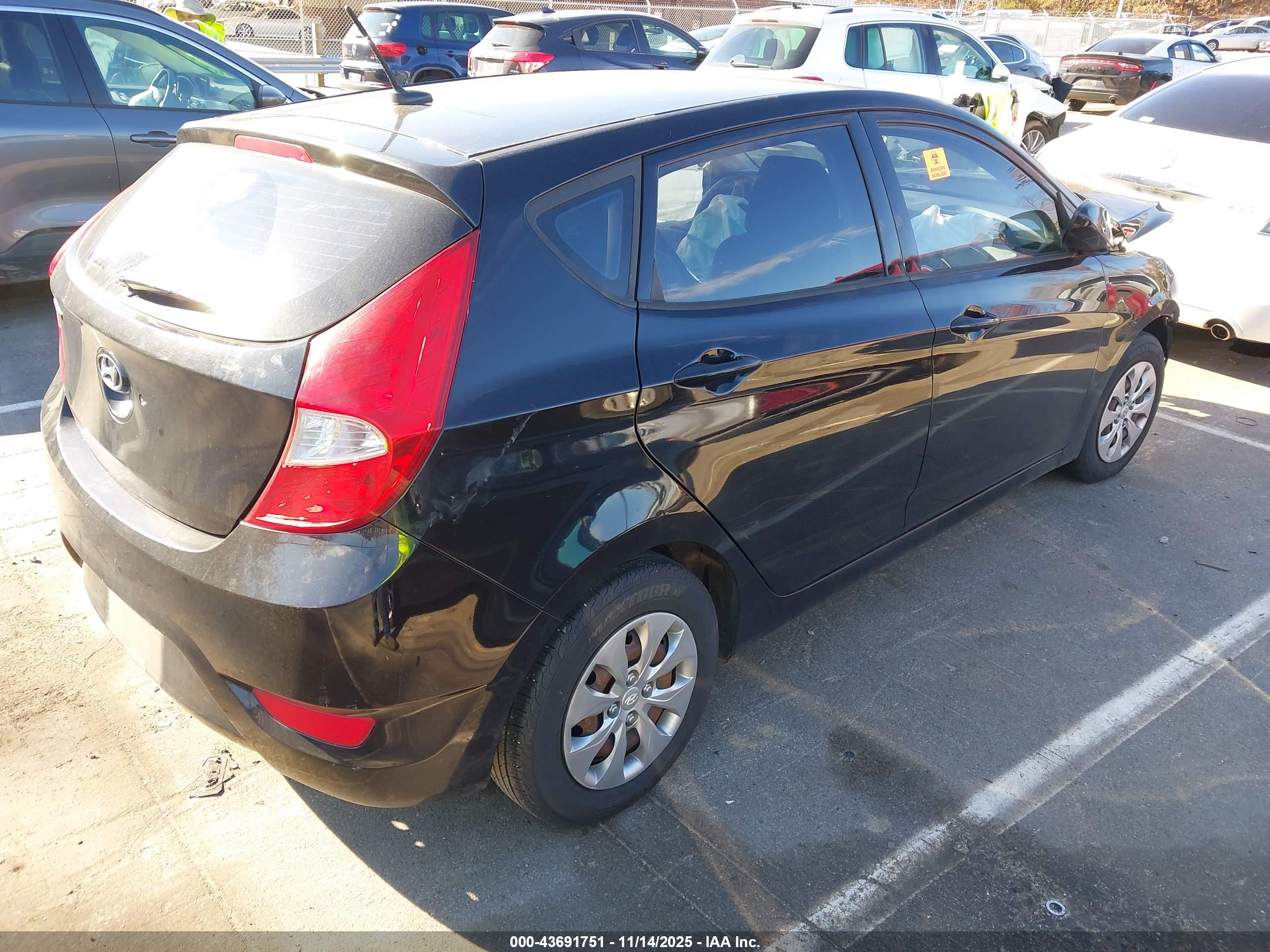 HYUNDAI ACCENT image 4