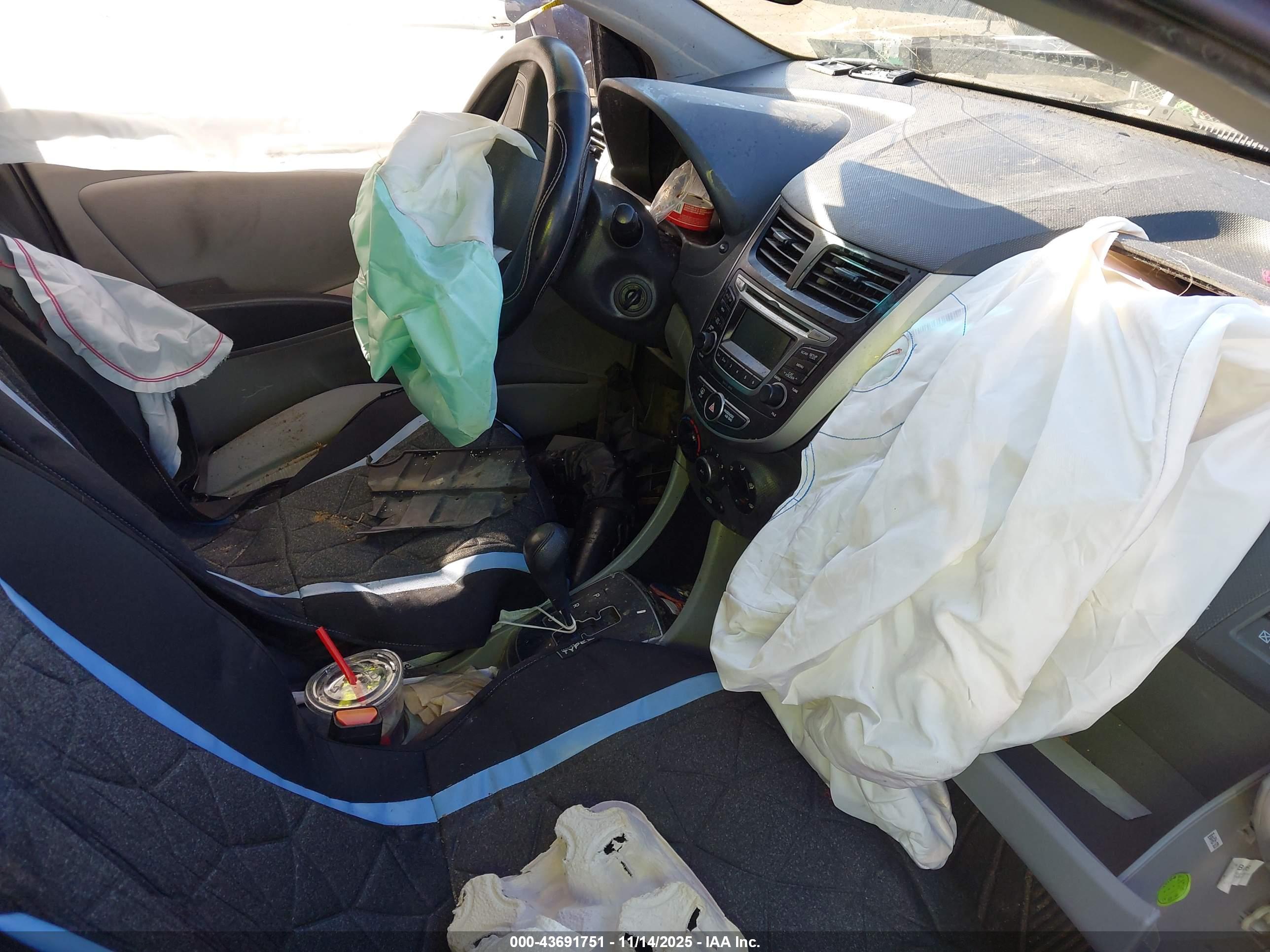 HYUNDAI ACCENT image 5
