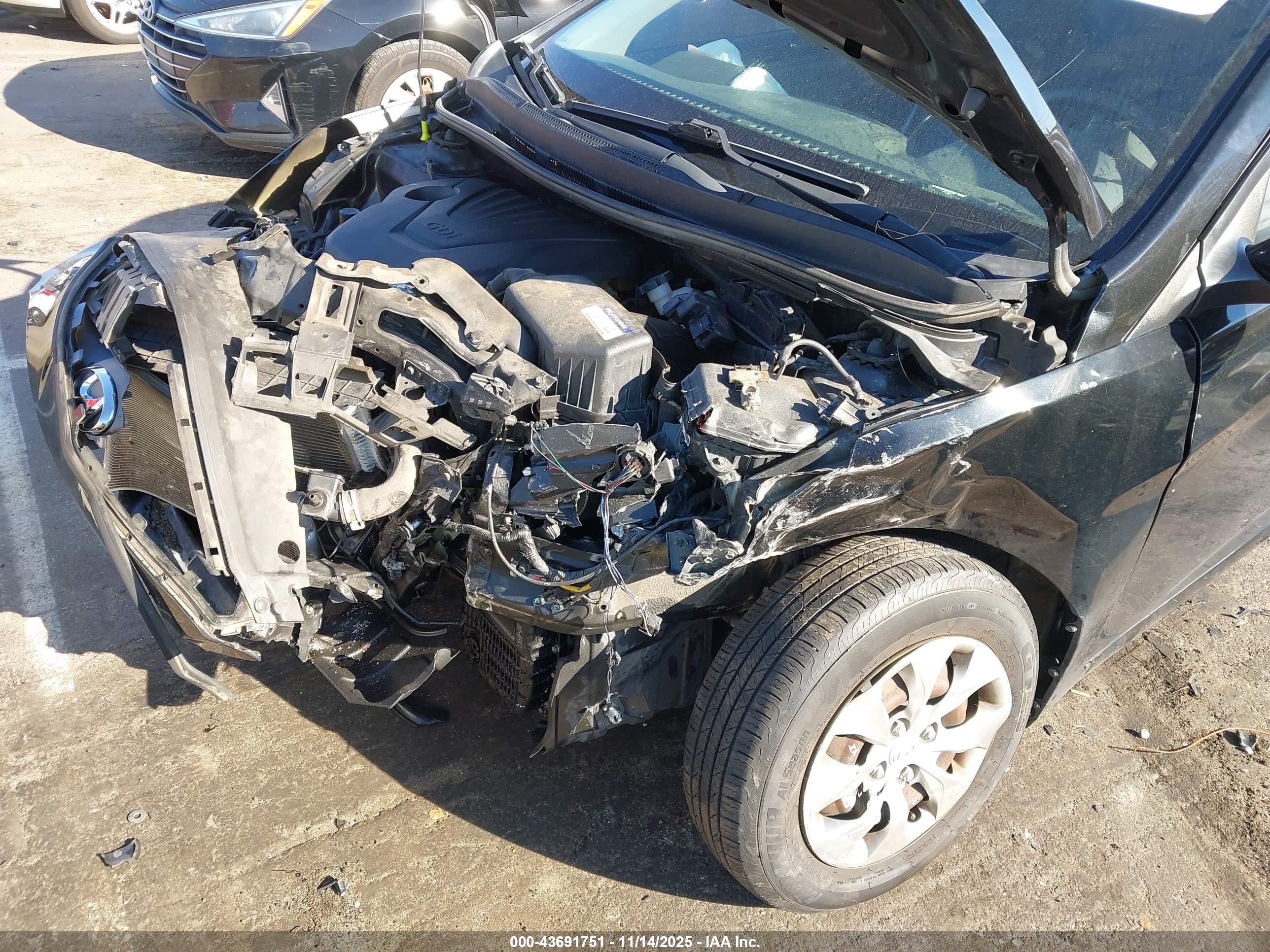 HYUNDAI ACCENT image 6