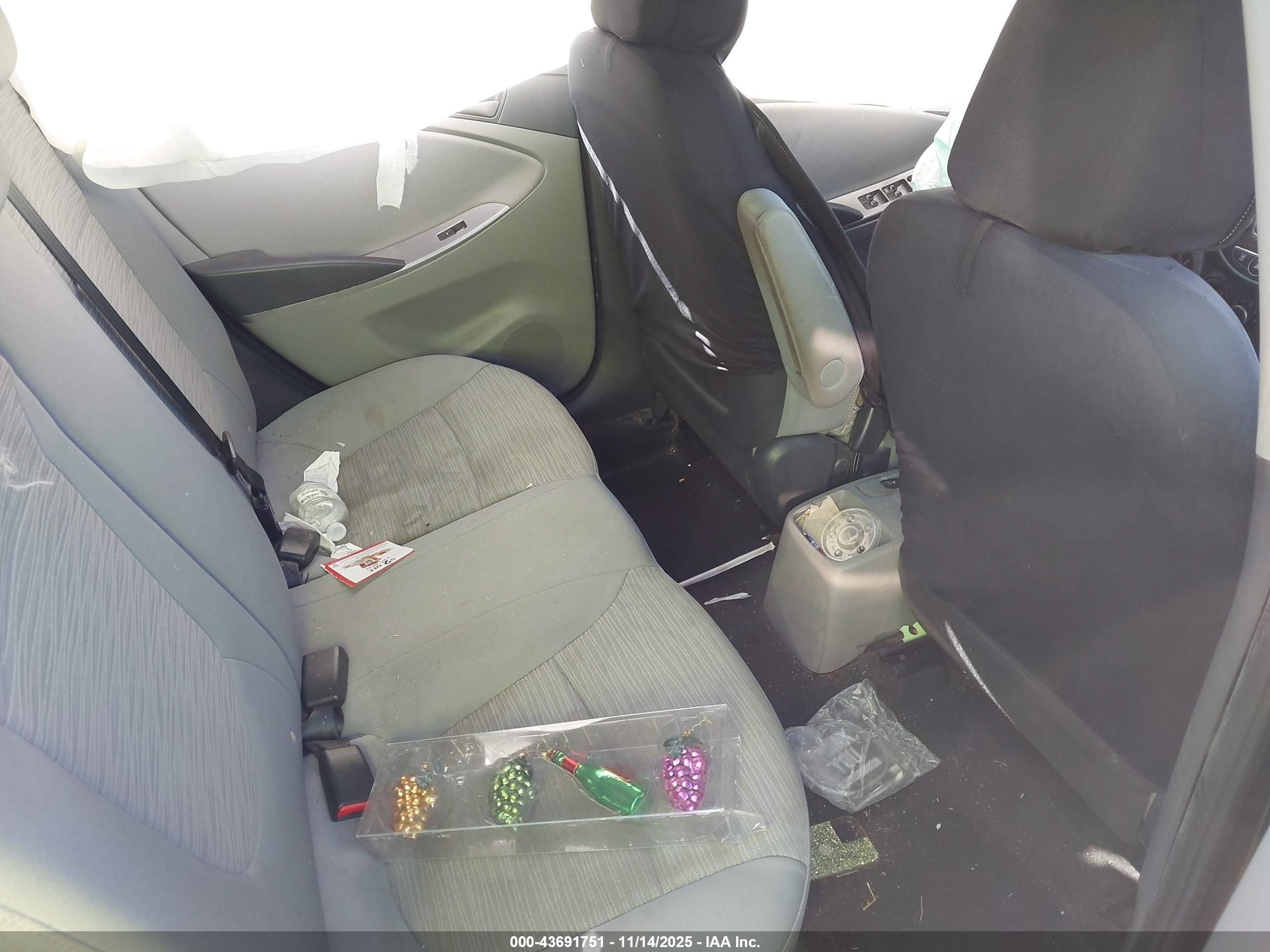 HYUNDAI ACCENT image 8