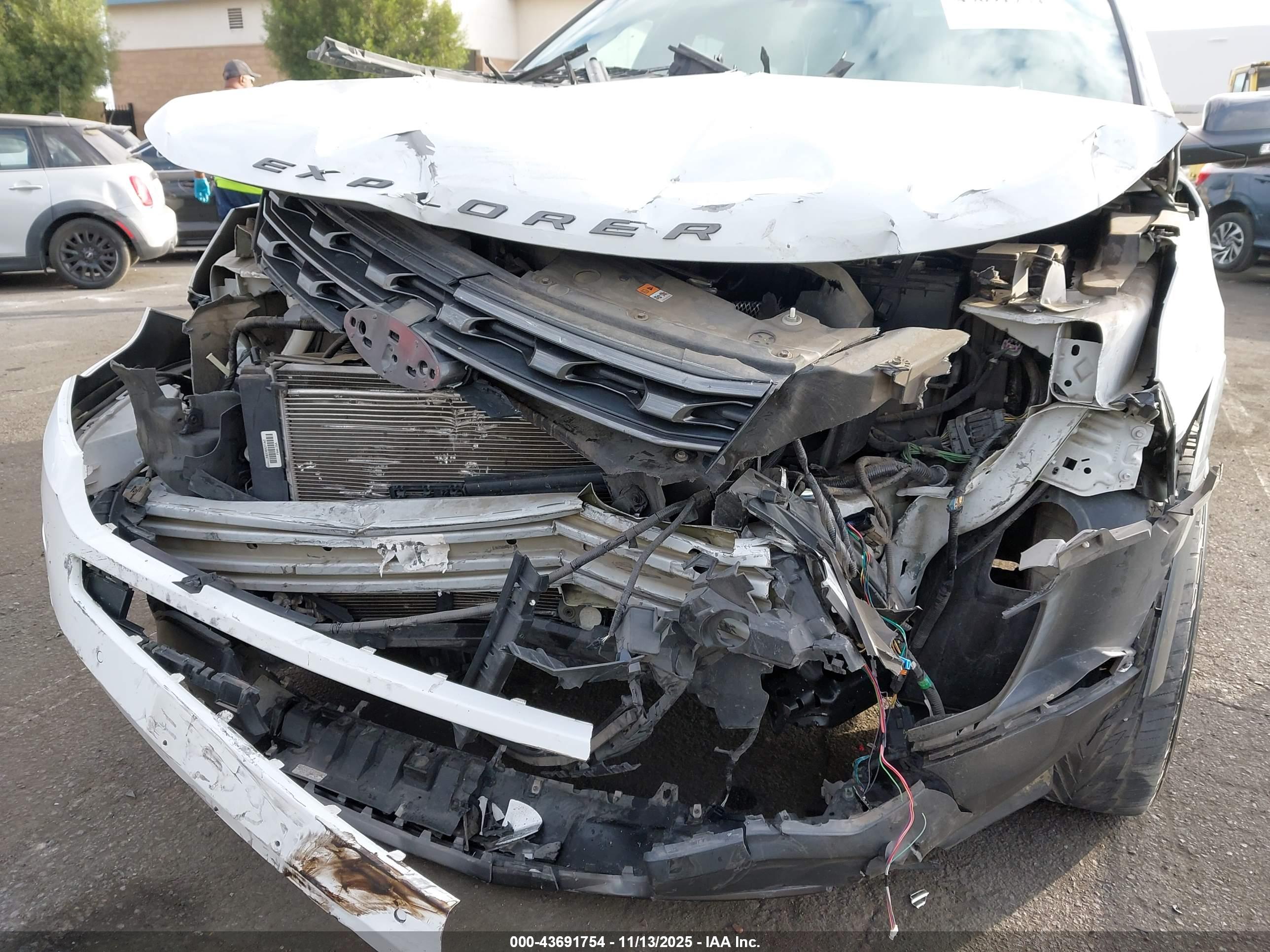 FORD EXPLORER image 6