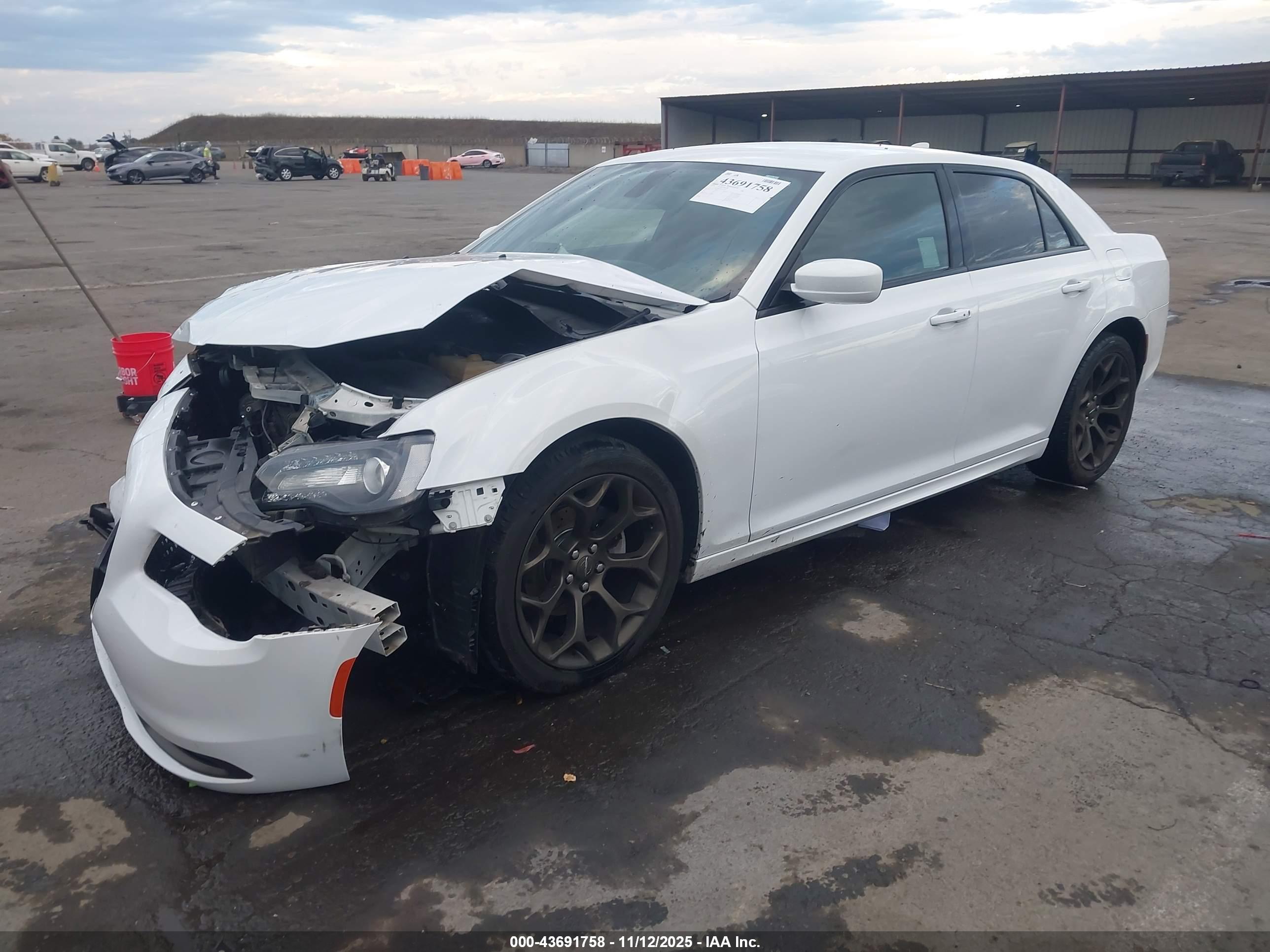 CHRYSLER 300 image 2