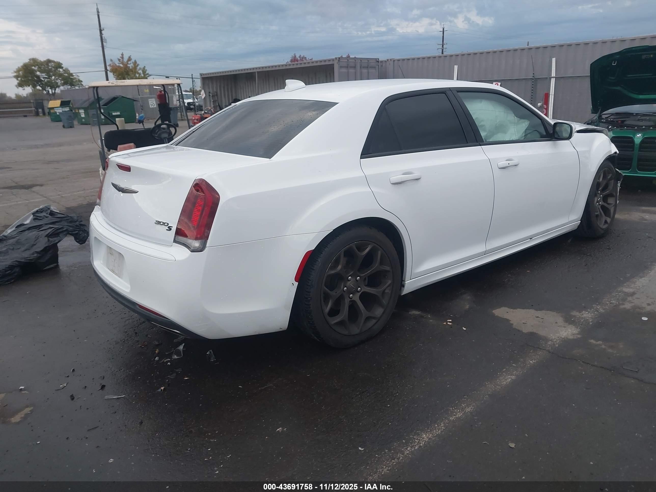 CHRYSLER 300 image 4