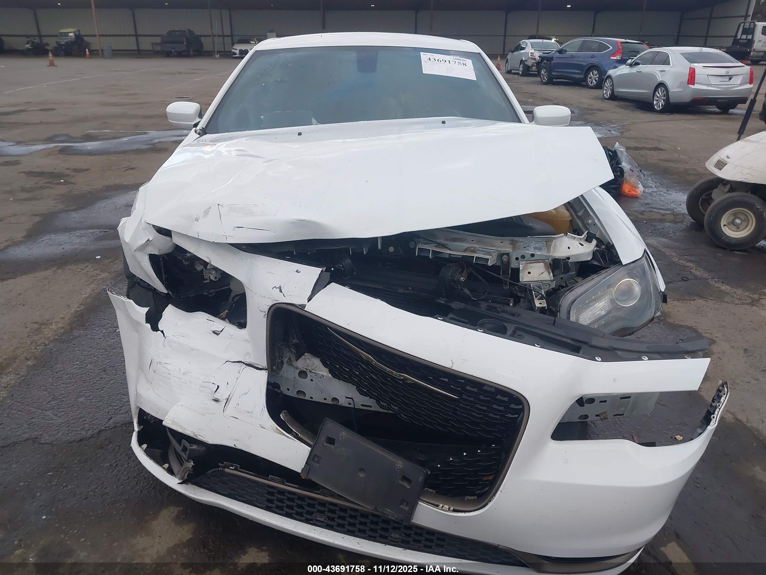 CHRYSLER 300 image 6