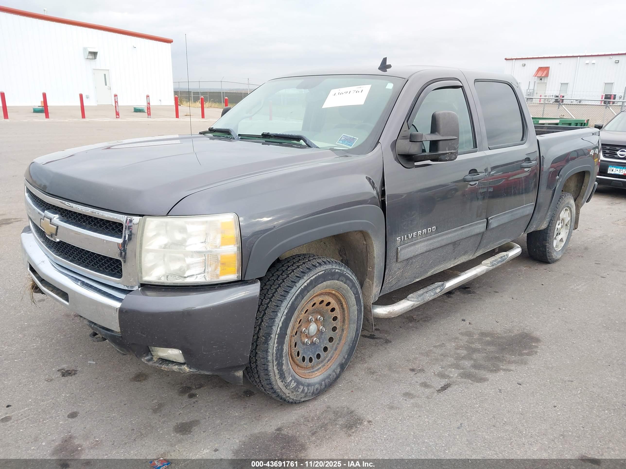 CHEVROLET SILVERADO image 2