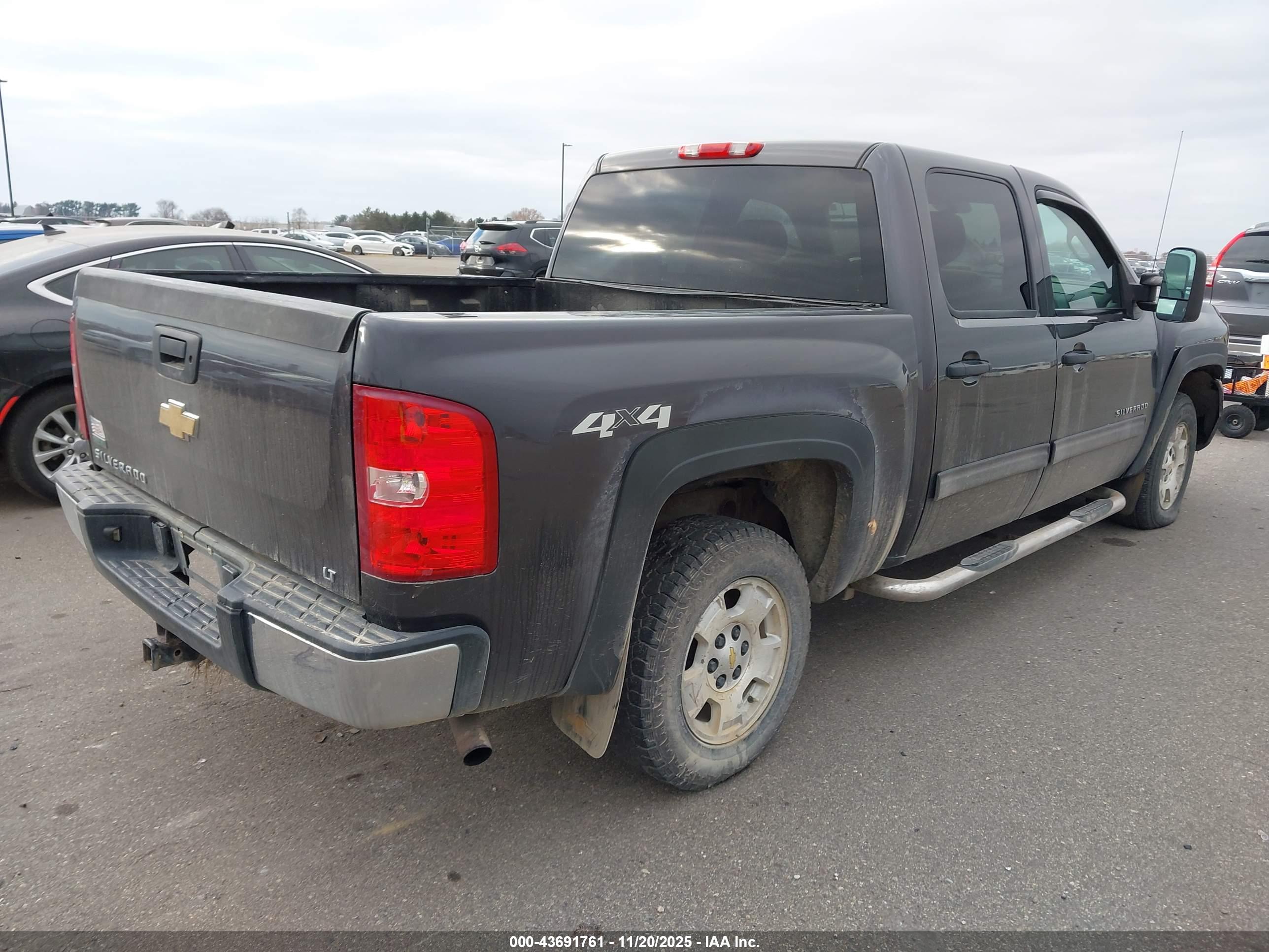 CHEVROLET SILVERADO image 4