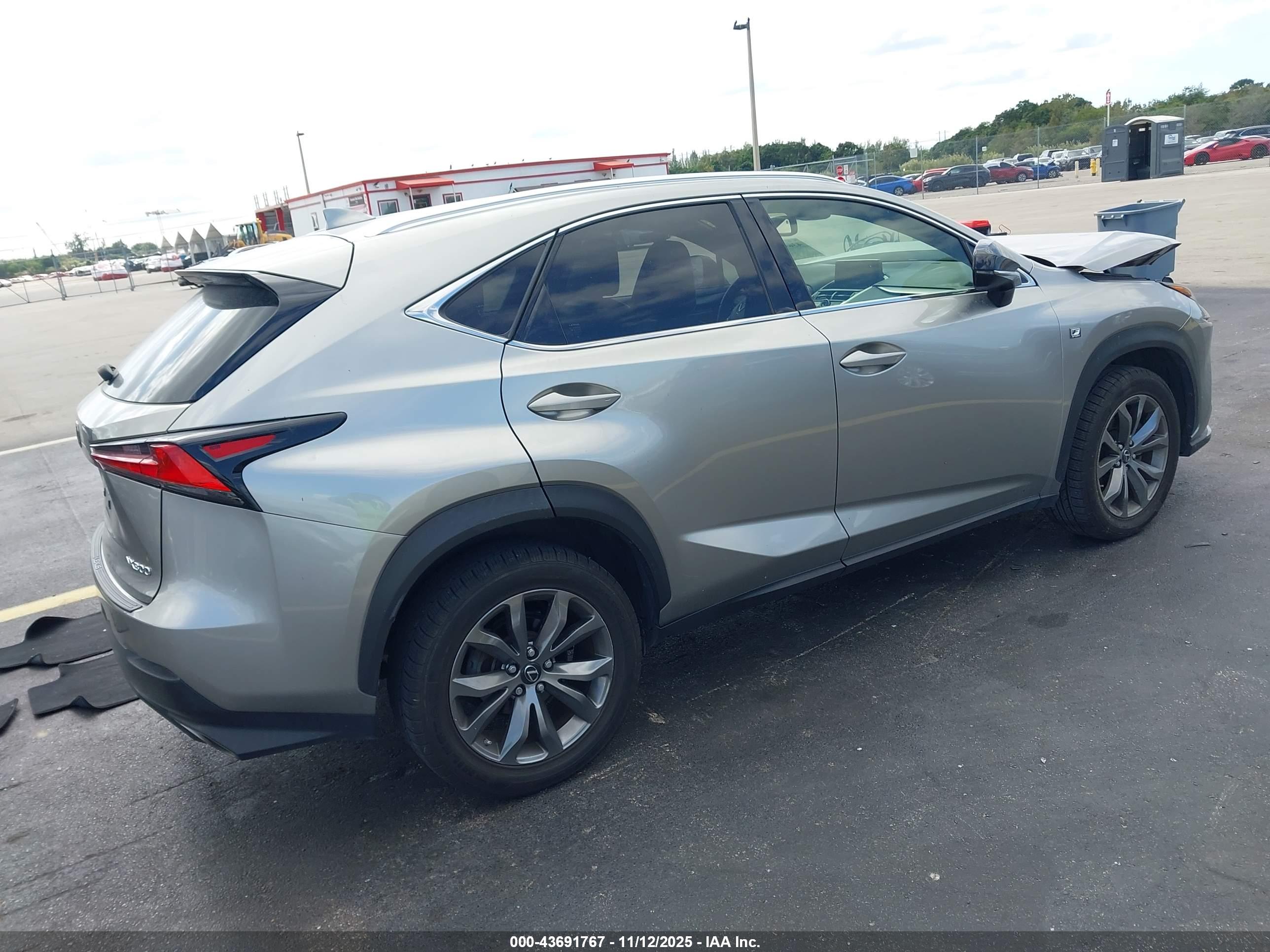LEXUS NX image 4