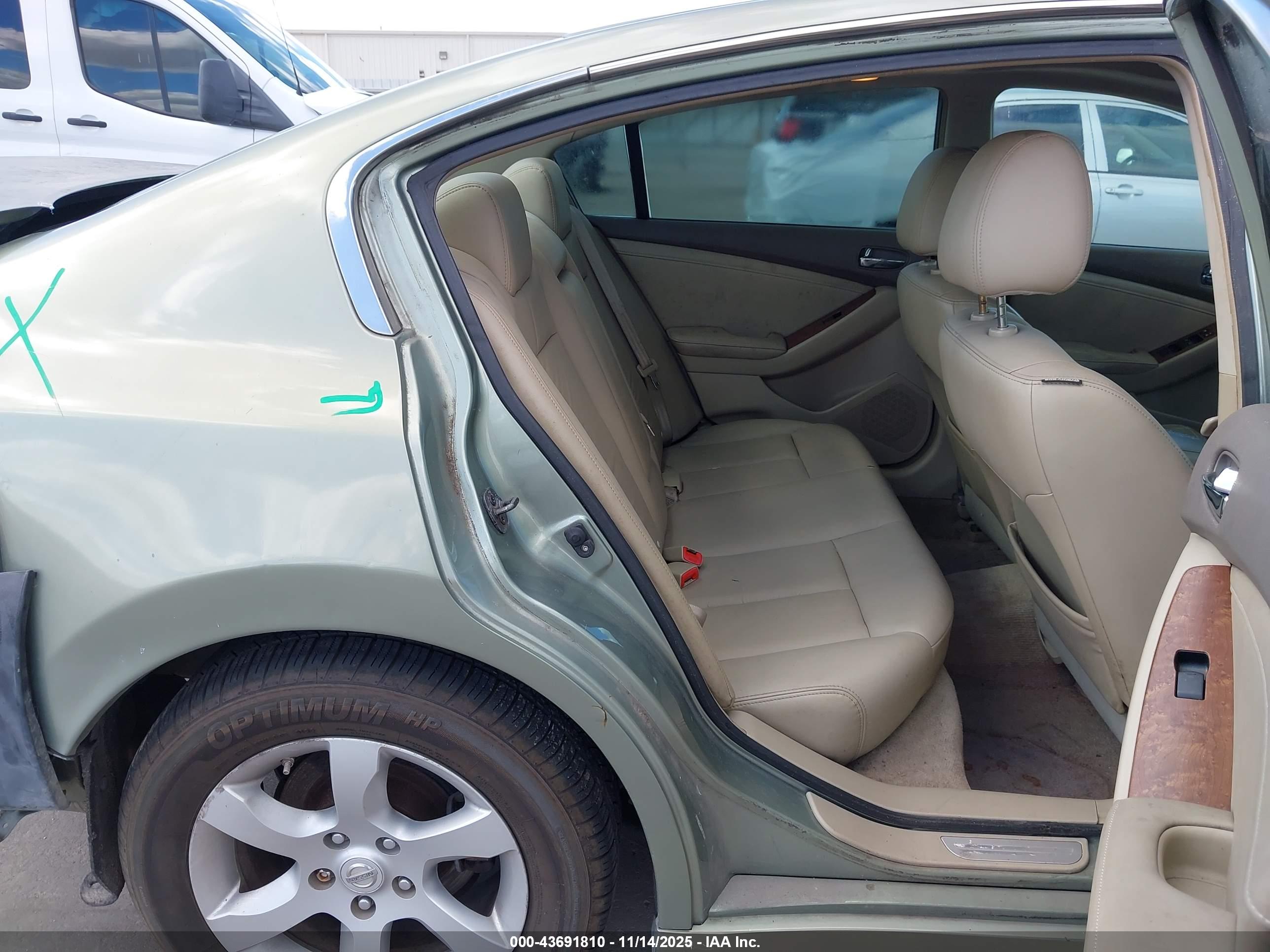 NISSAN ALTIMA image 8