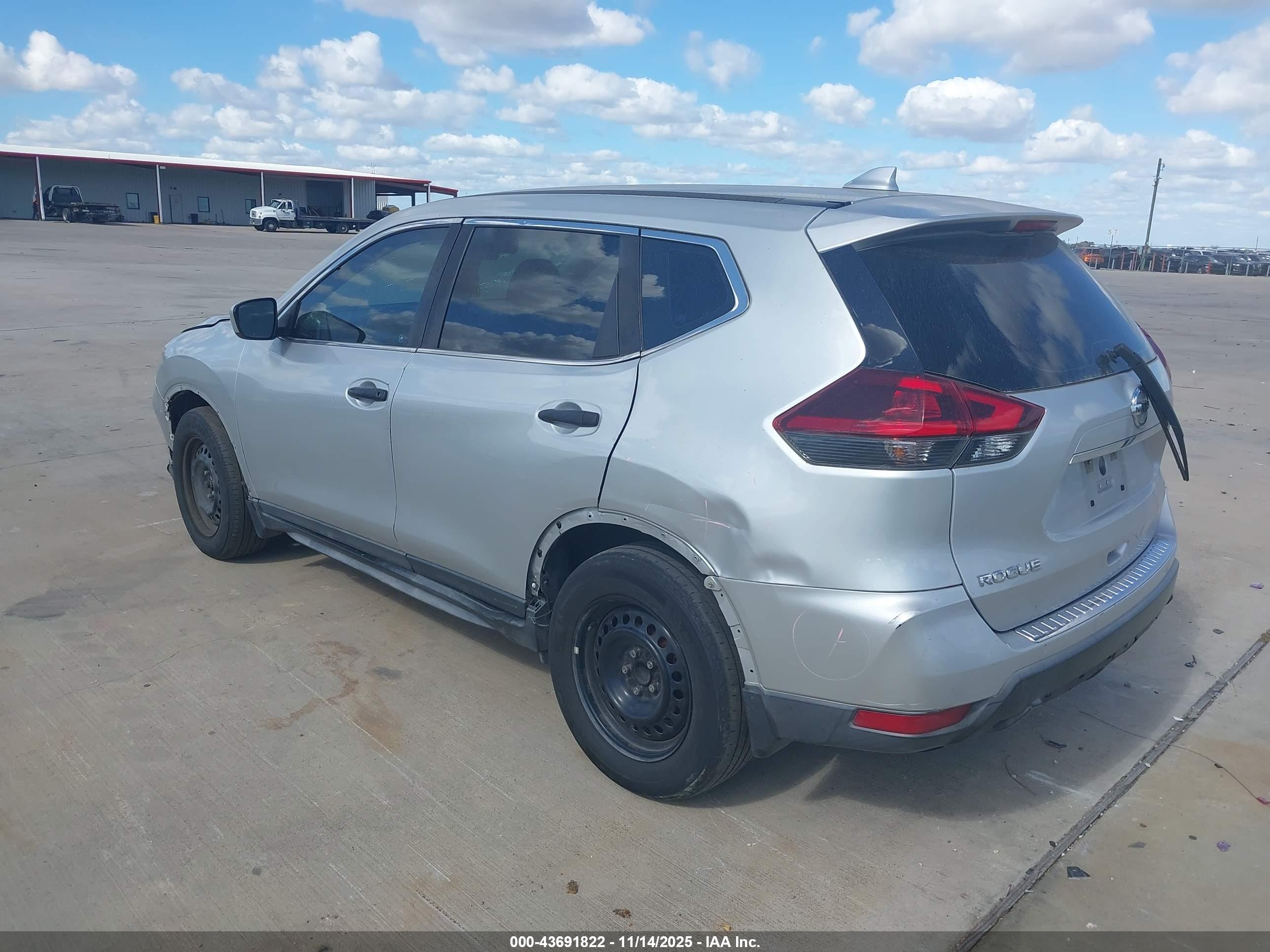 NISSAN ROGUE image 3