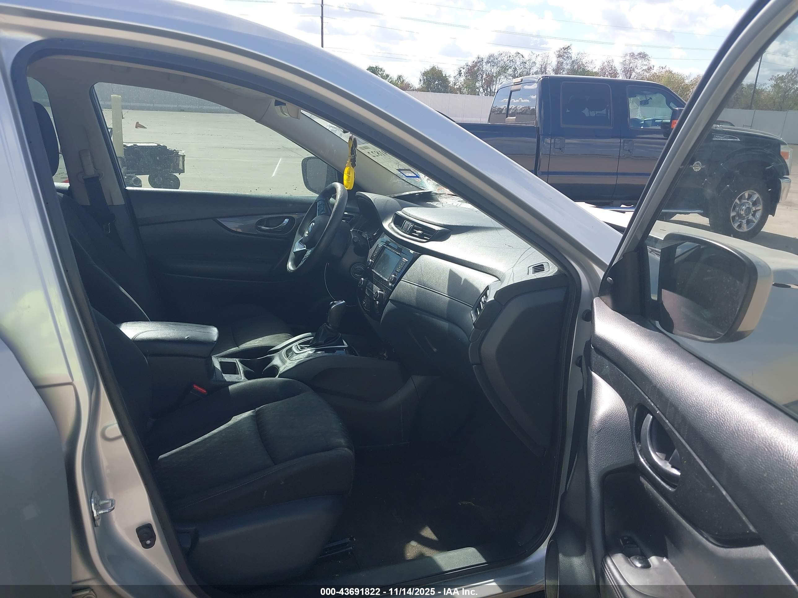 NISSAN ROGUE image 5