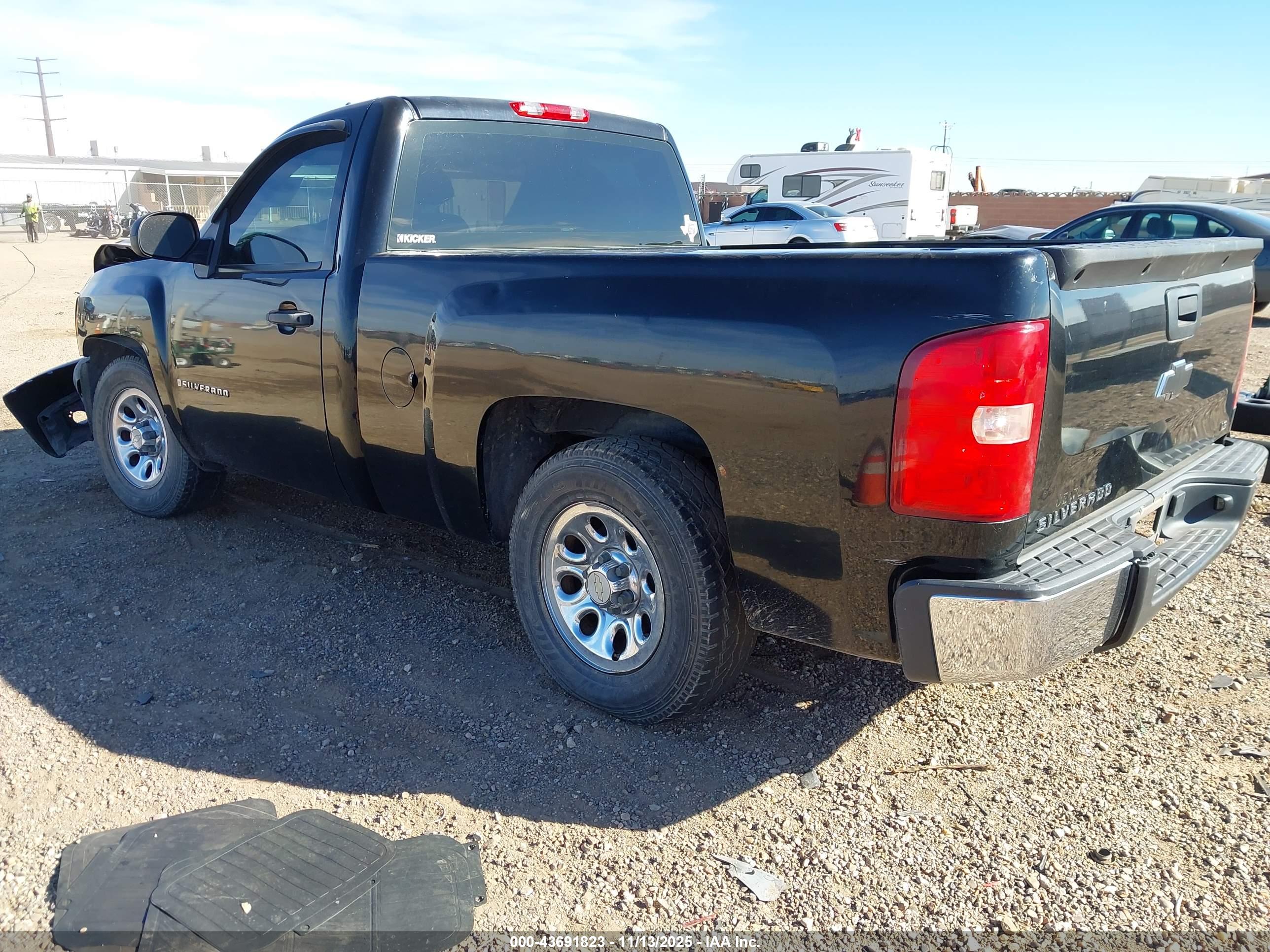 CHEVROLET SILVERADO image 3