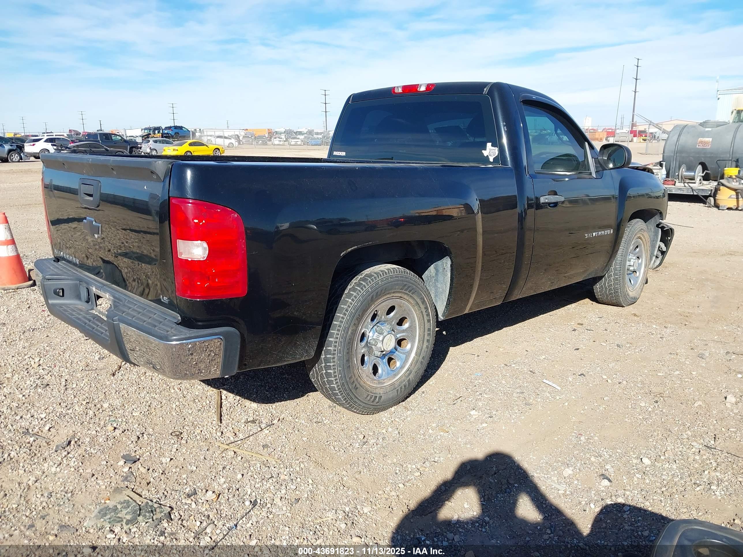 CHEVROLET SILVERADO image 4