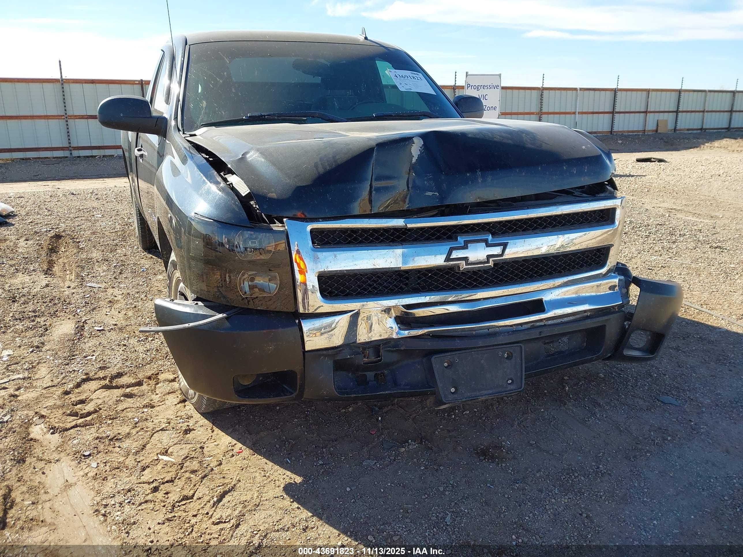 CHEVROLET SILVERADO image 6