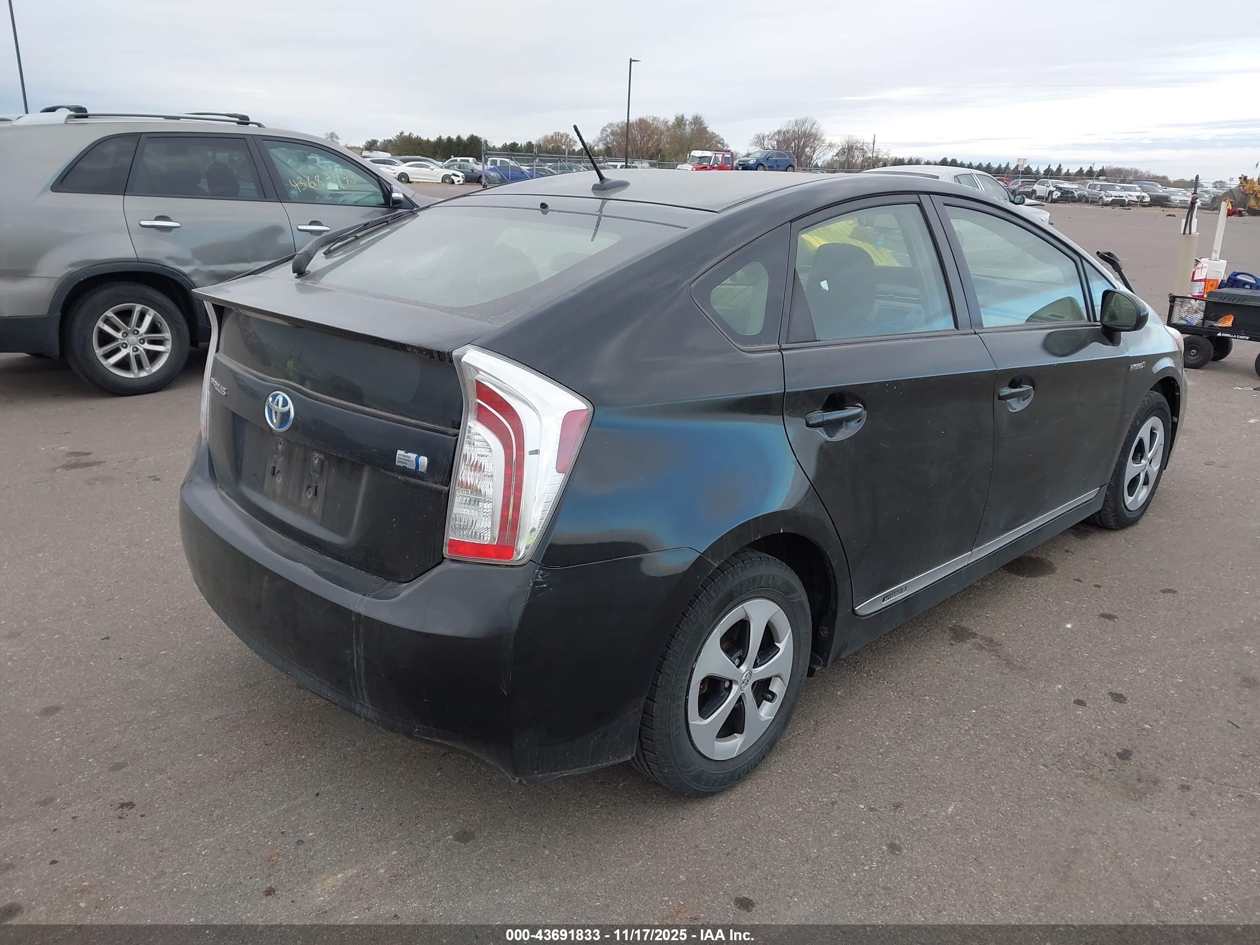 TOYOTA PRIUS image 4