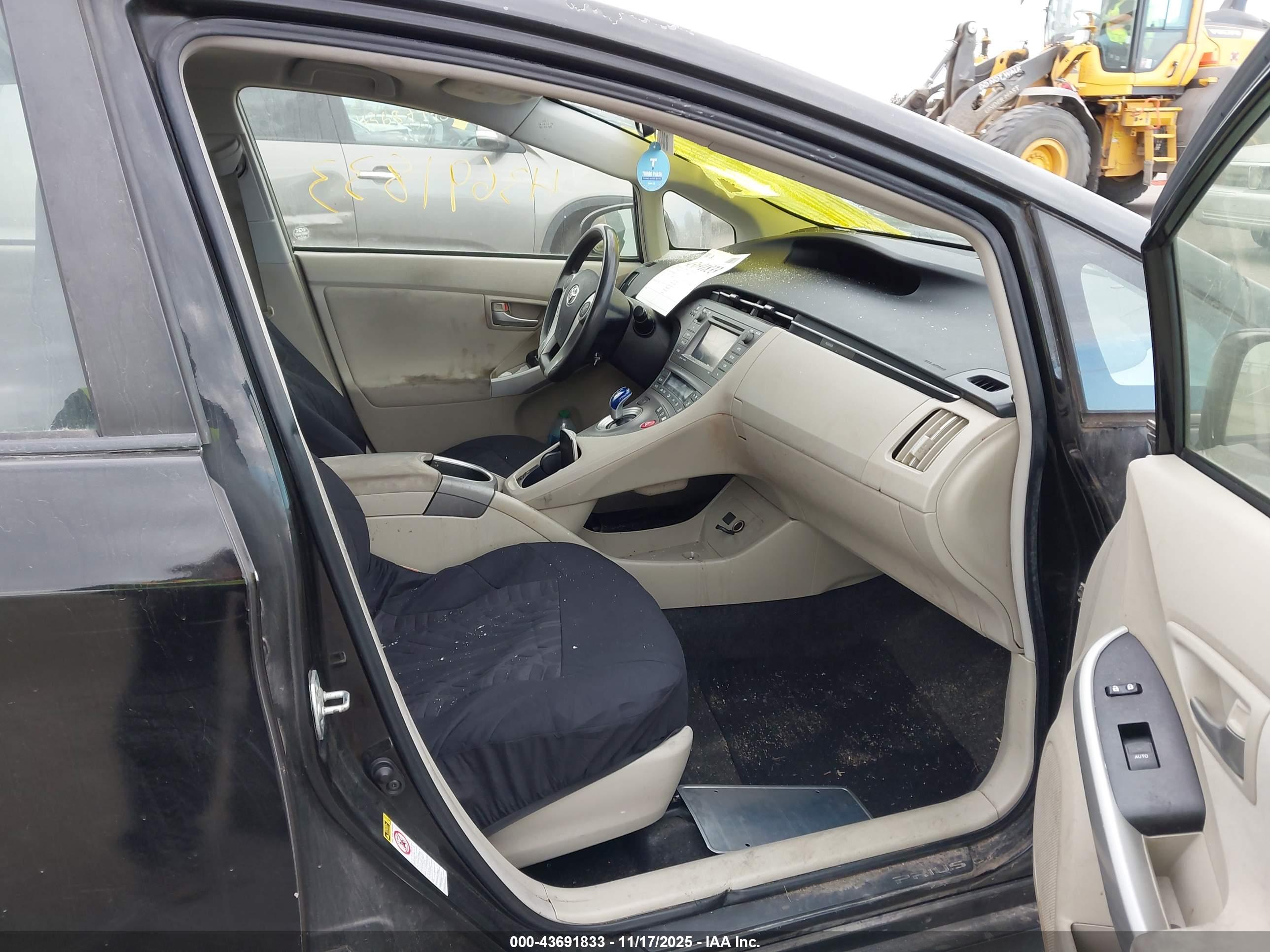 TOYOTA PRIUS image 5
