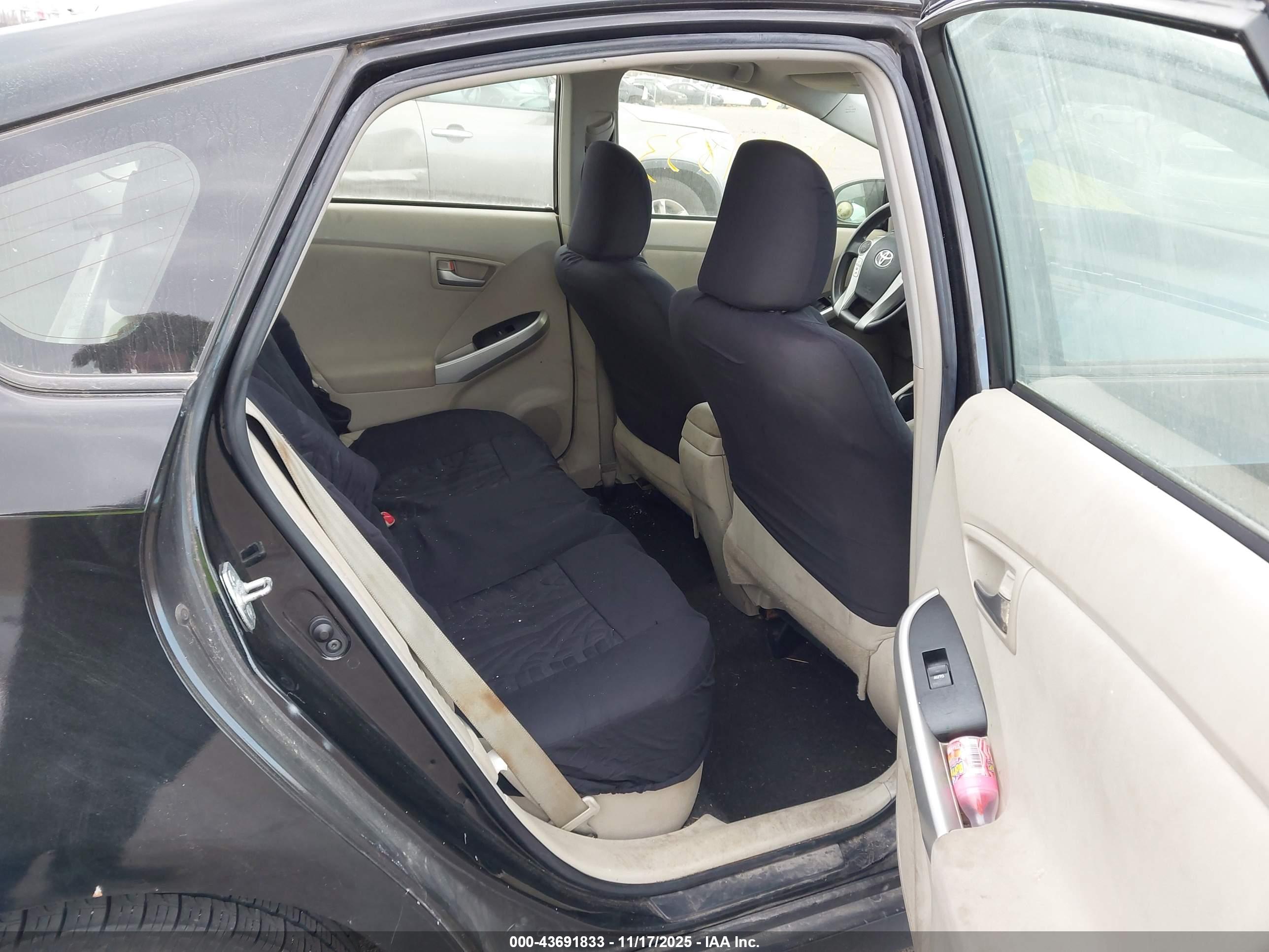 TOYOTA PRIUS image 8