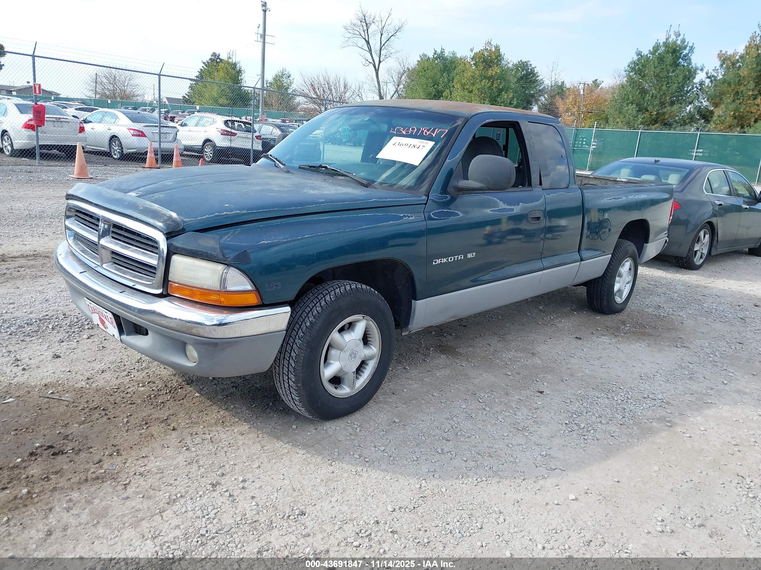 DODGE DAKOTA image 2