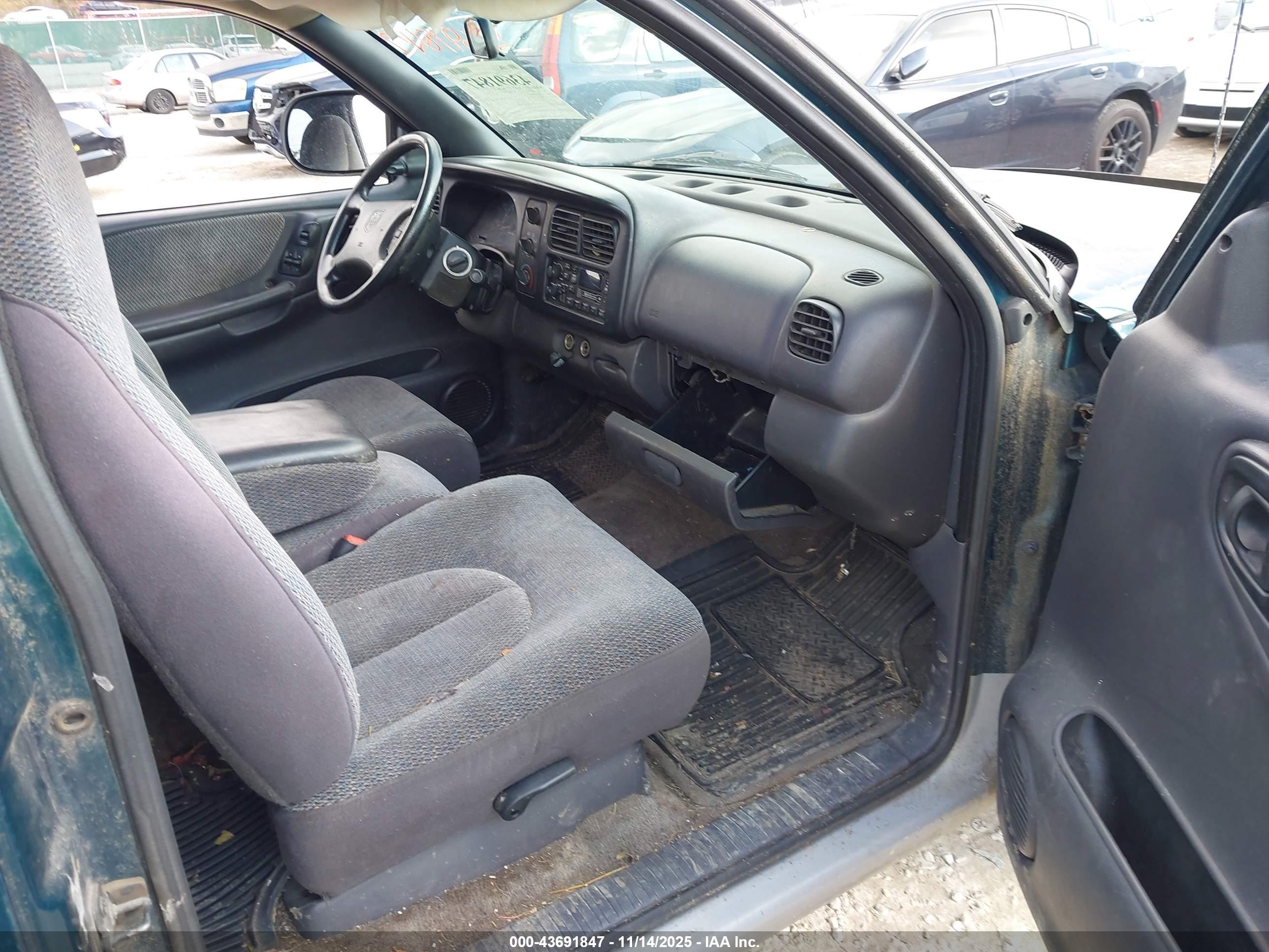 DODGE DAKOTA image 5